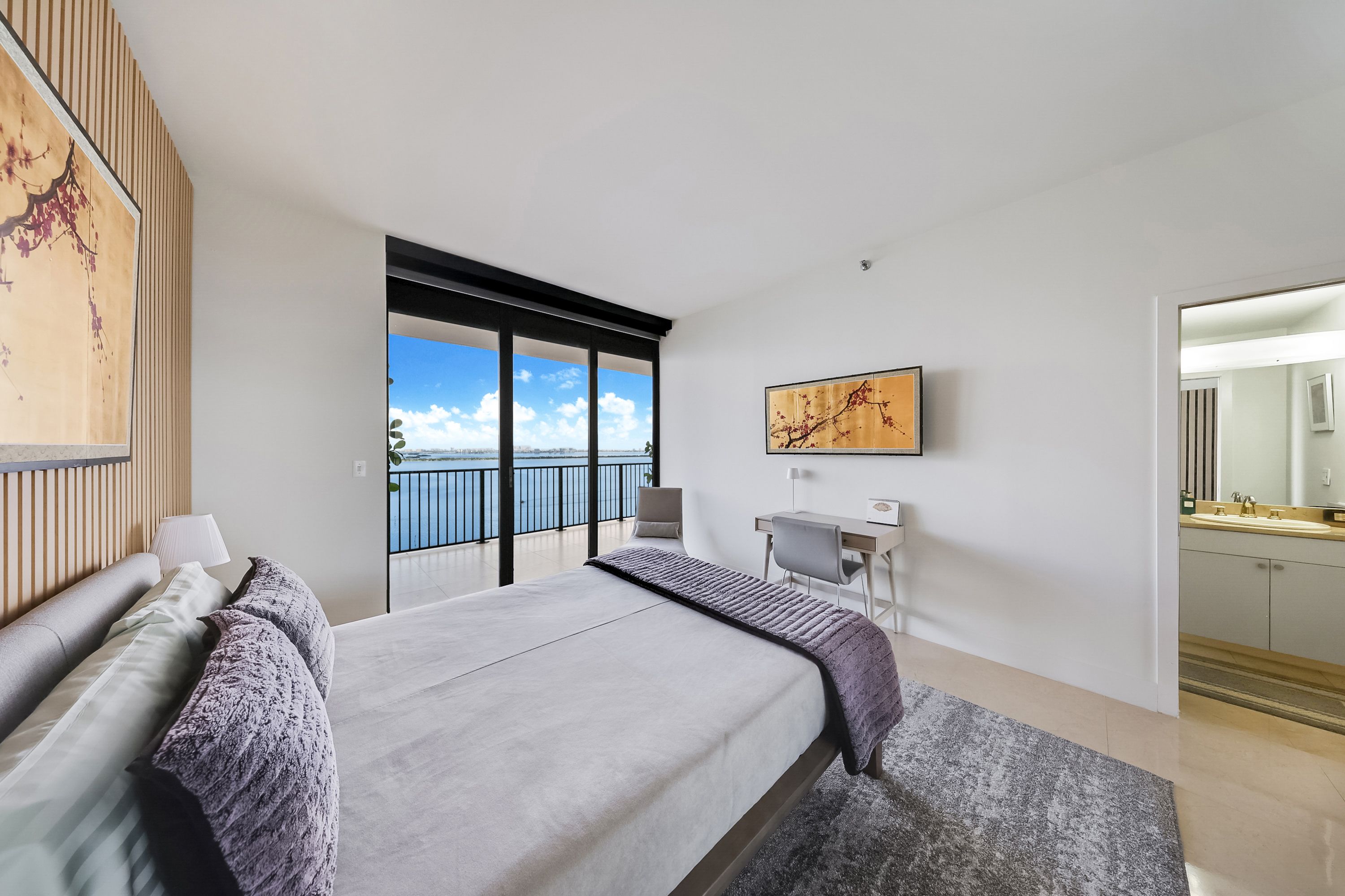 1000 Venetian Way 