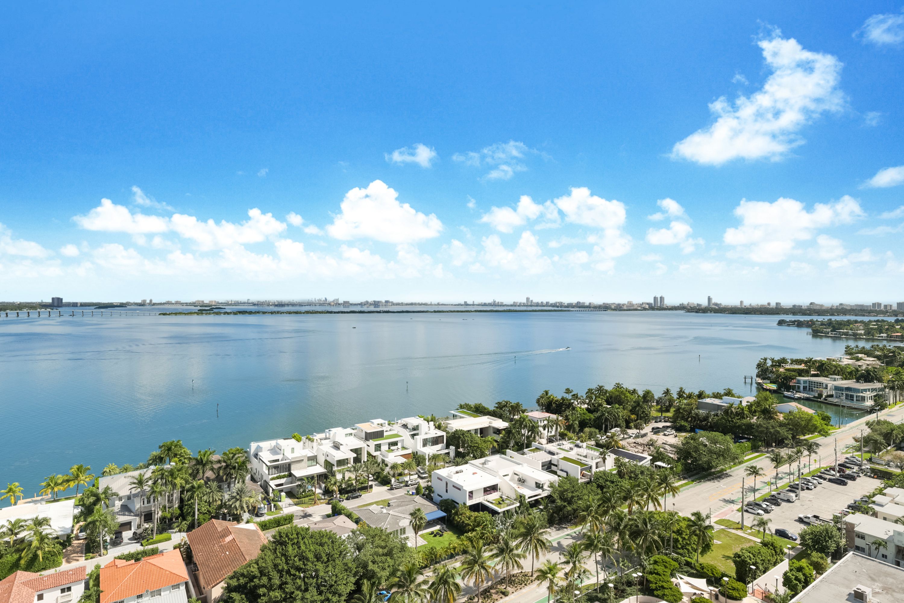 1000 Venetian Way 
