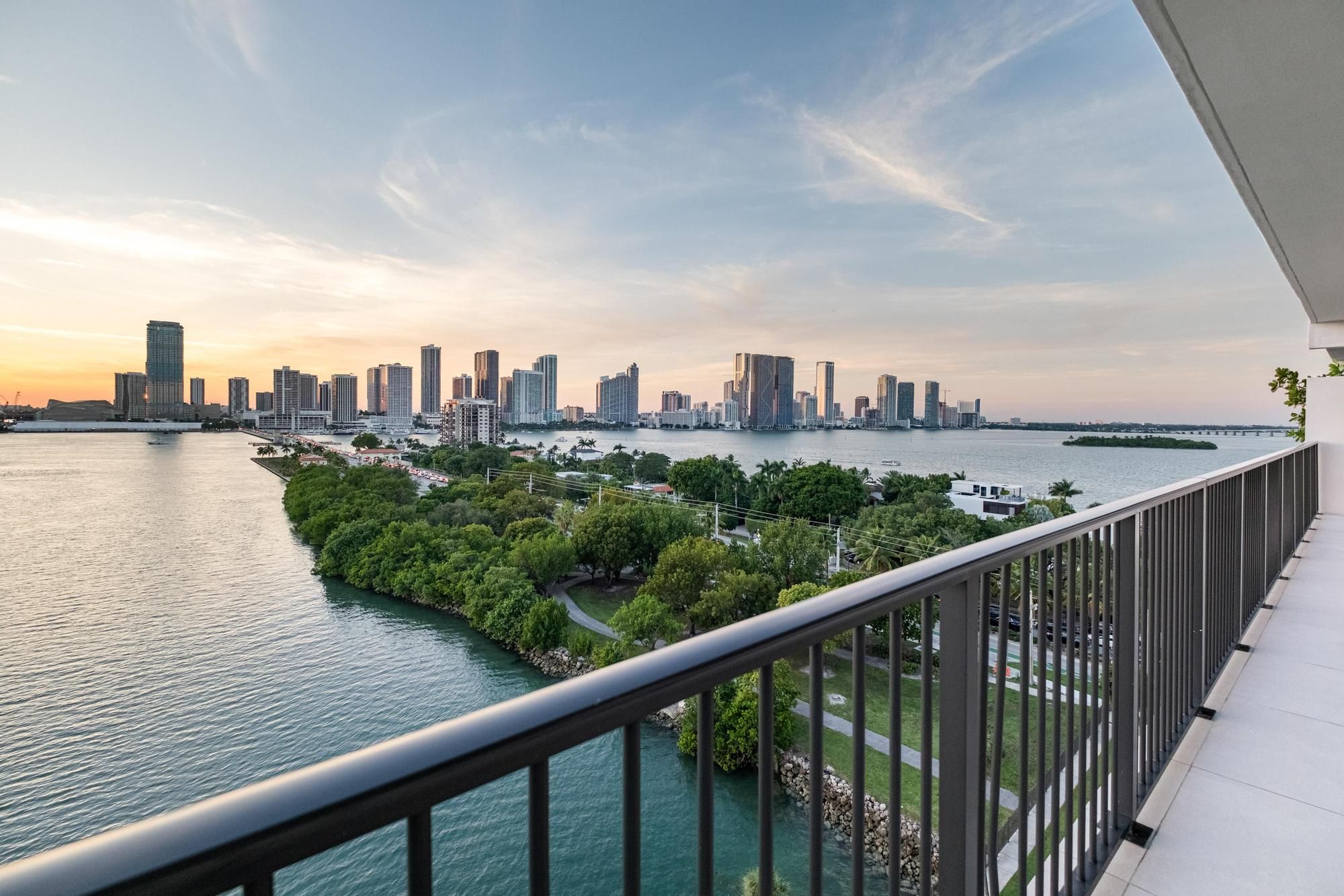 1000 Venetian Way Unit# 1004