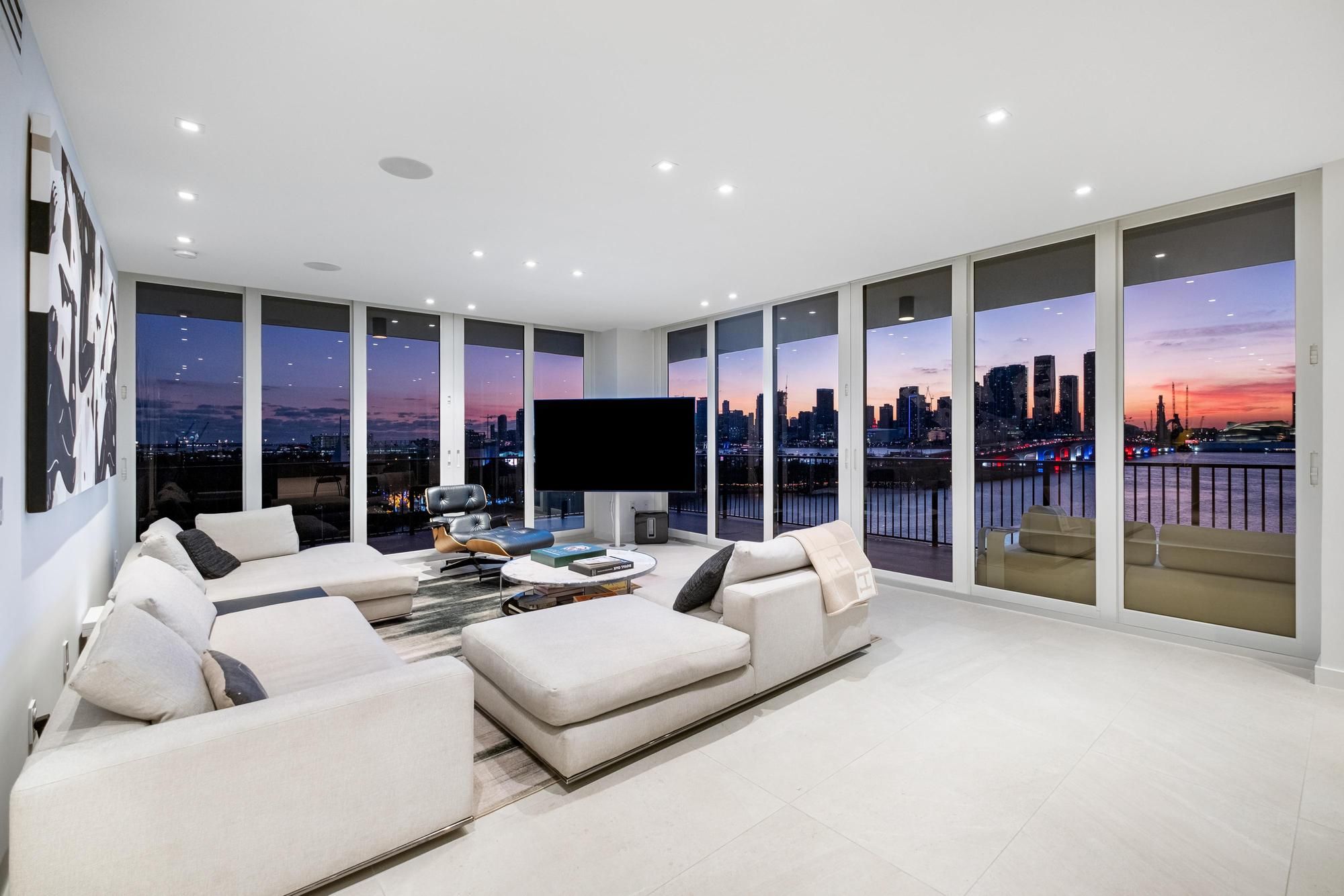 1000 Venetian Way Unit# 1004