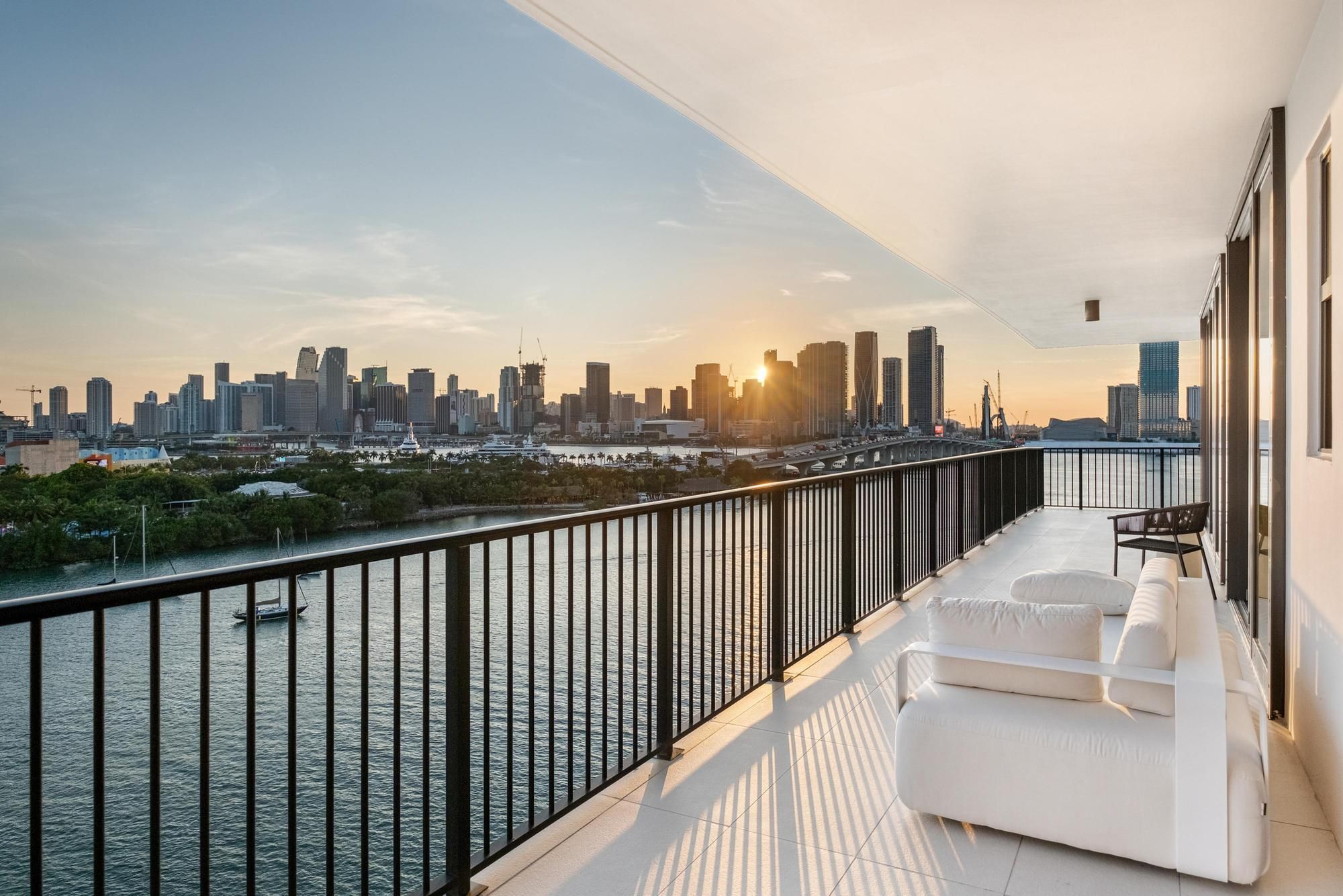 1000 Venetian Way Unit# 1004