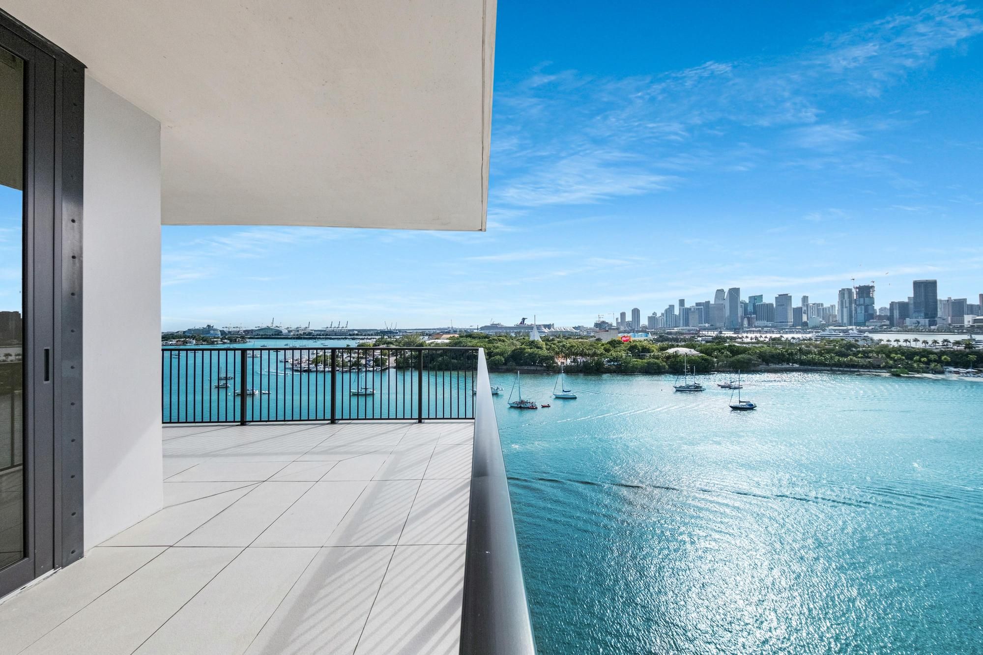 1000 Venetian Way Unit# 1004