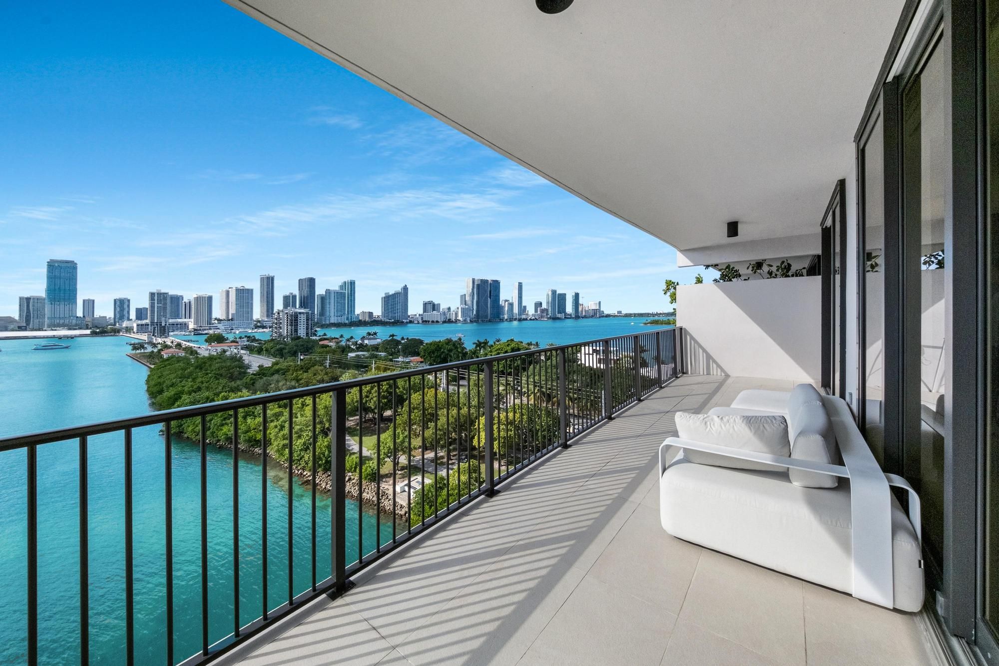 1000 Venetian Way Unit# 1004