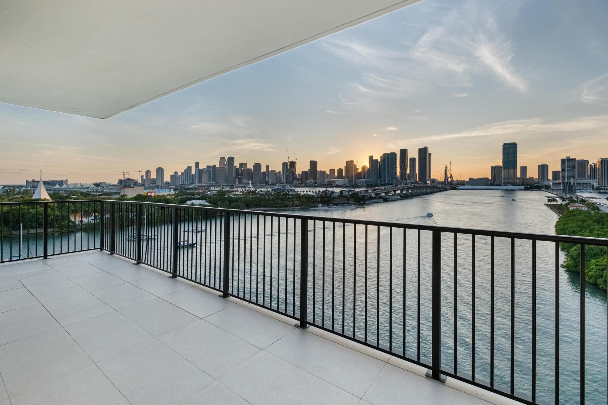 1000 Venetian Way Unit# 1004