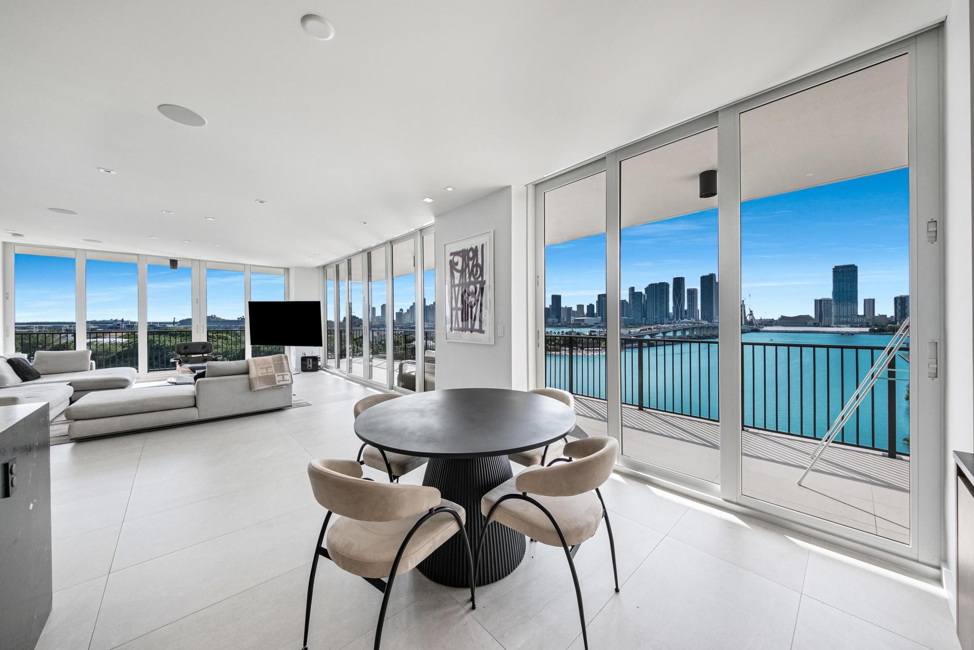 1000 Venetian Way Unit# 1004