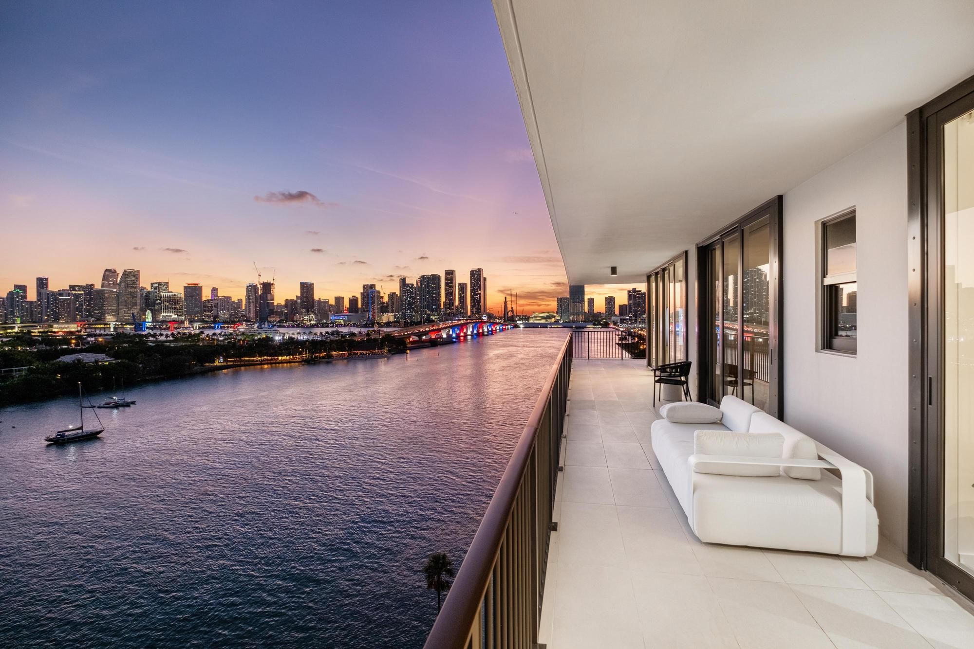1000 Venetian Way Unit# 1004