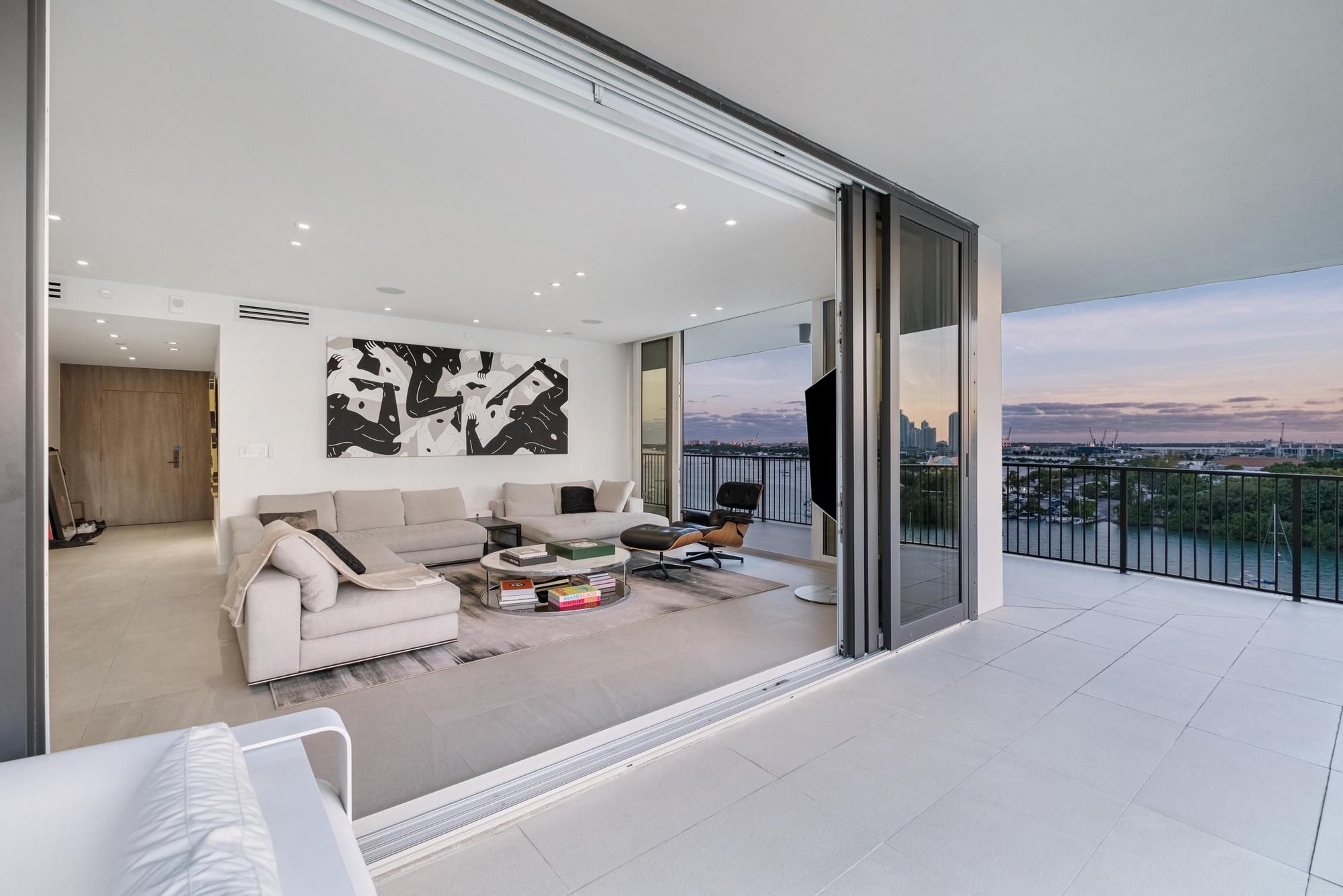 1000 Venetian Way Unit# 1004