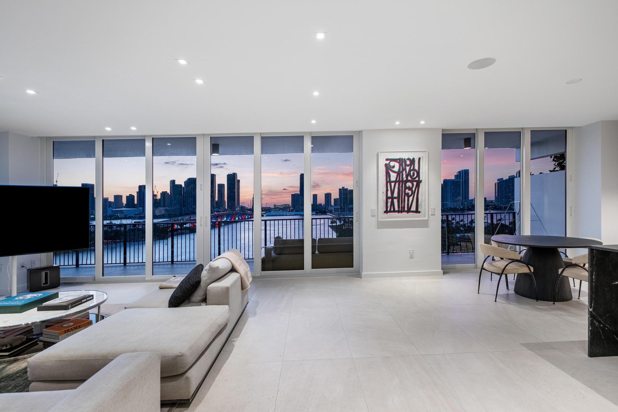1000 Venetian Way Unit# 1004