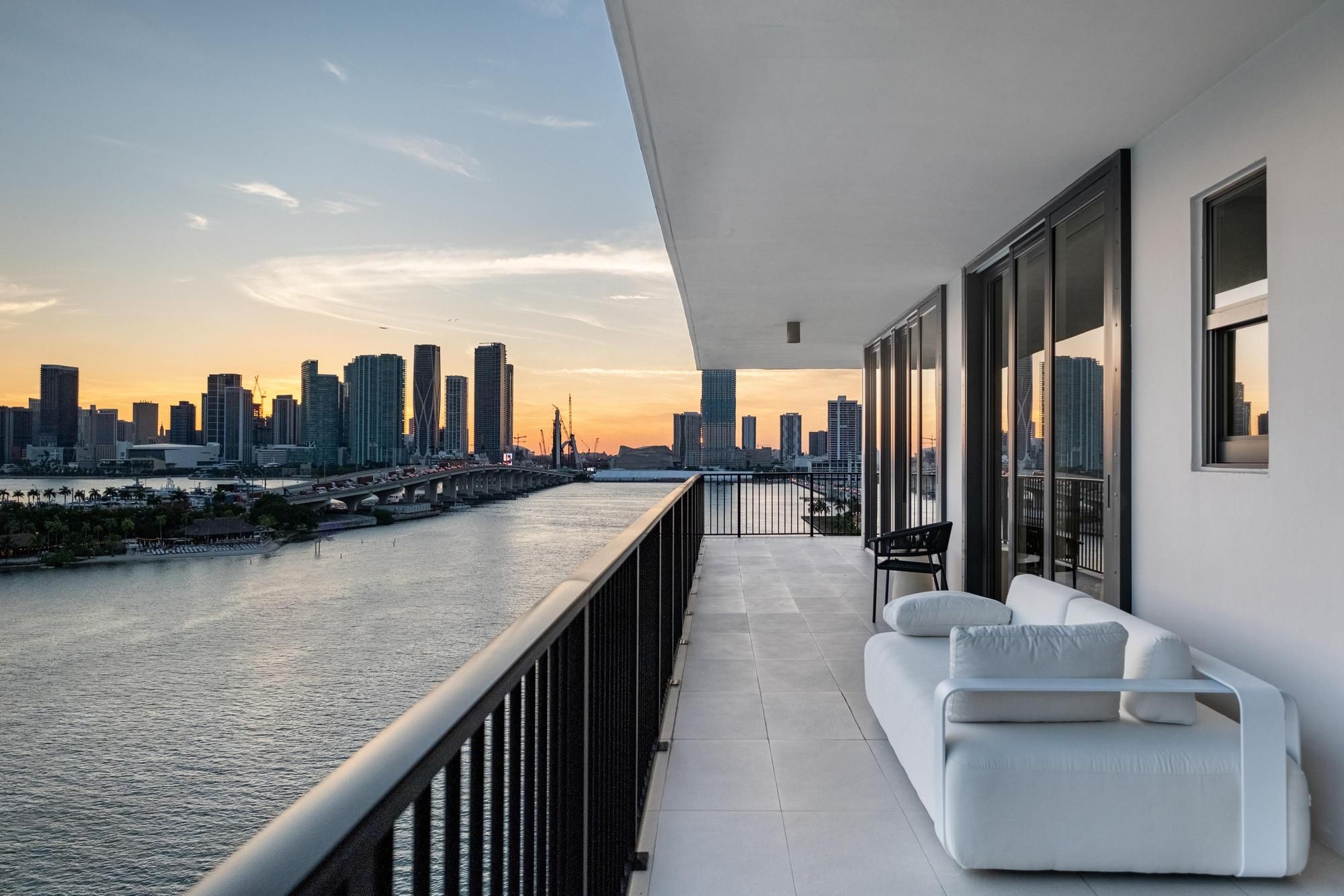 1000 Venetian Way Unit# 1004
