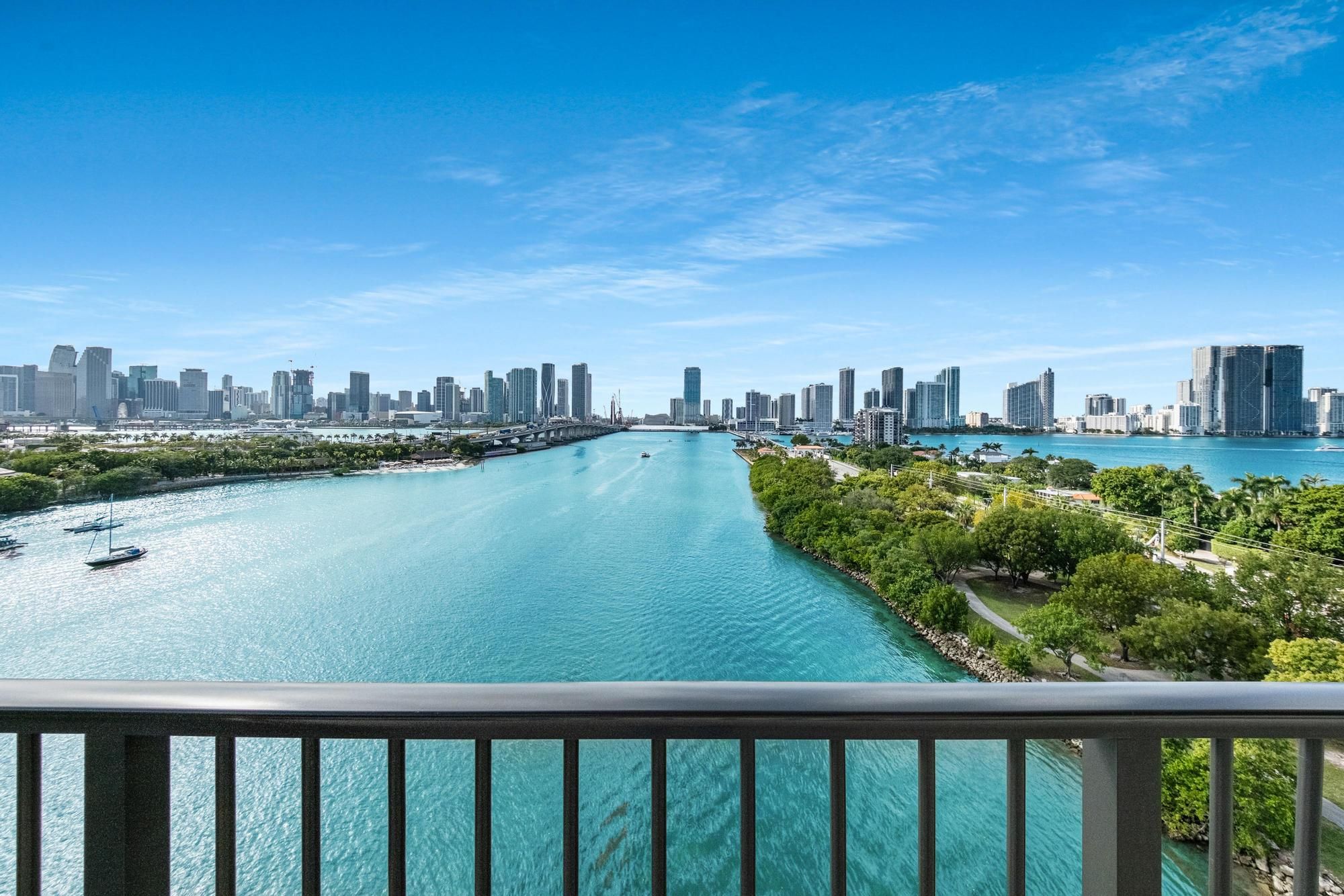 1000 Venetian Way Unit# 1004