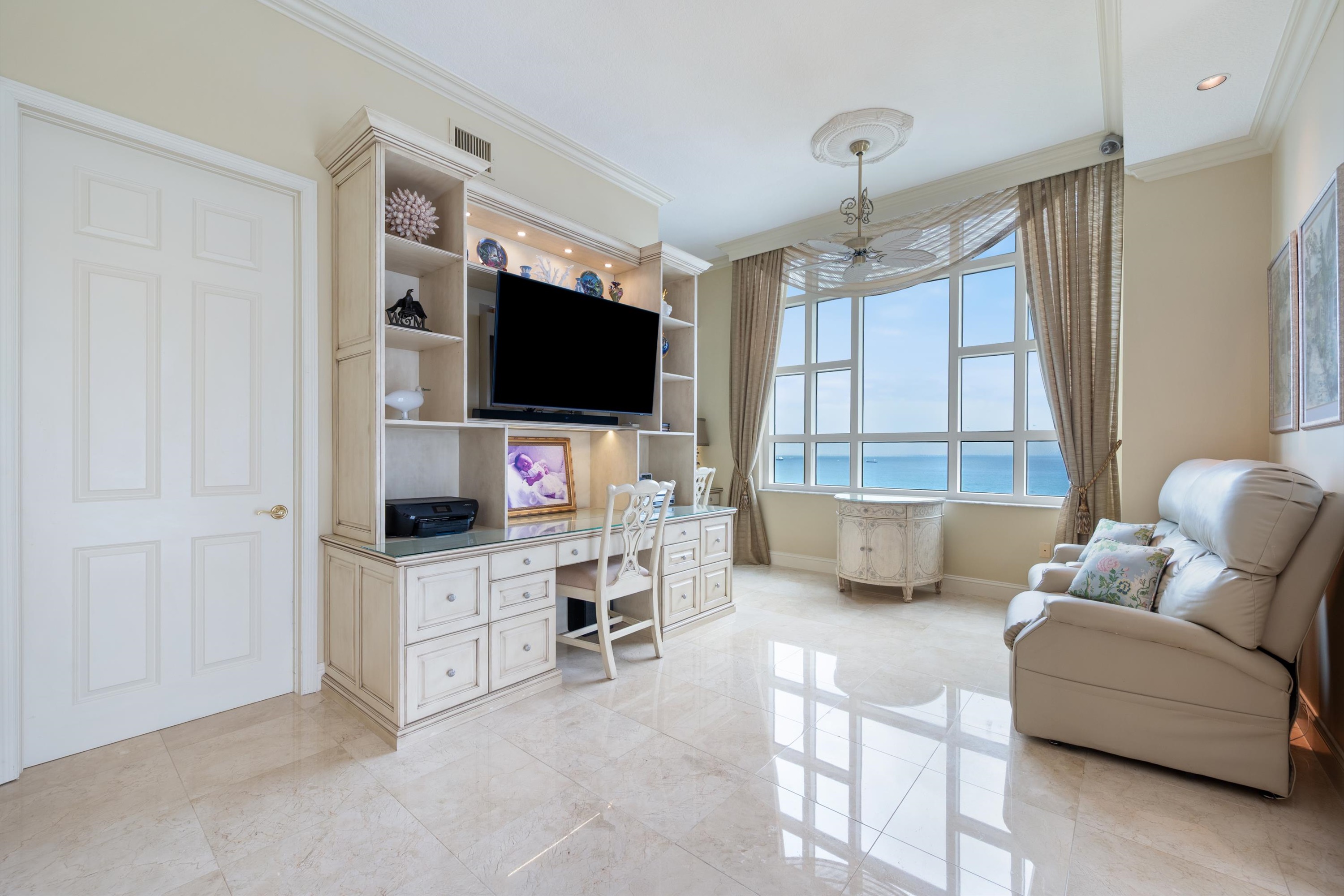 3055 Harbor Dr #2102