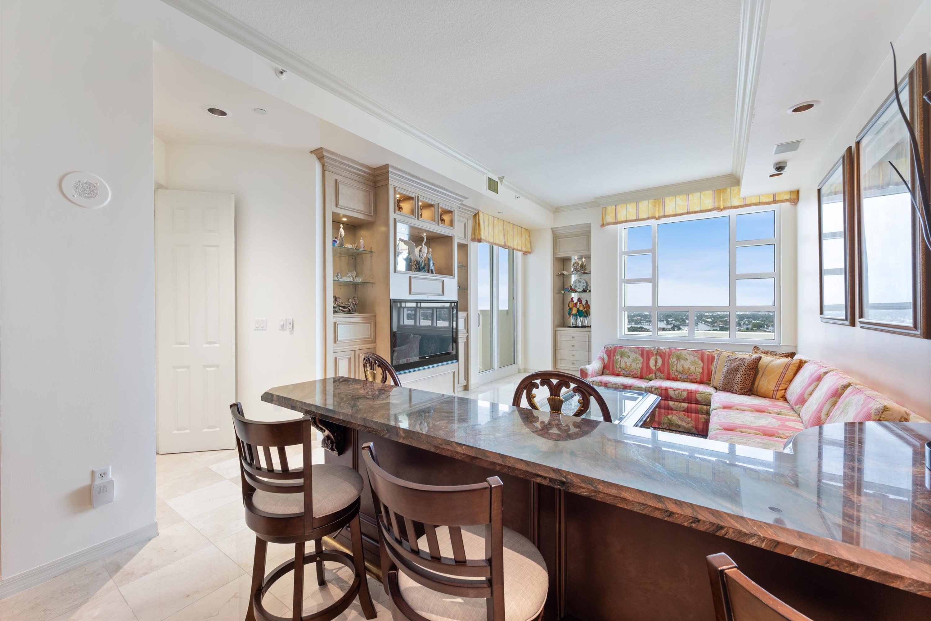 3055 Harbor Dr #2102