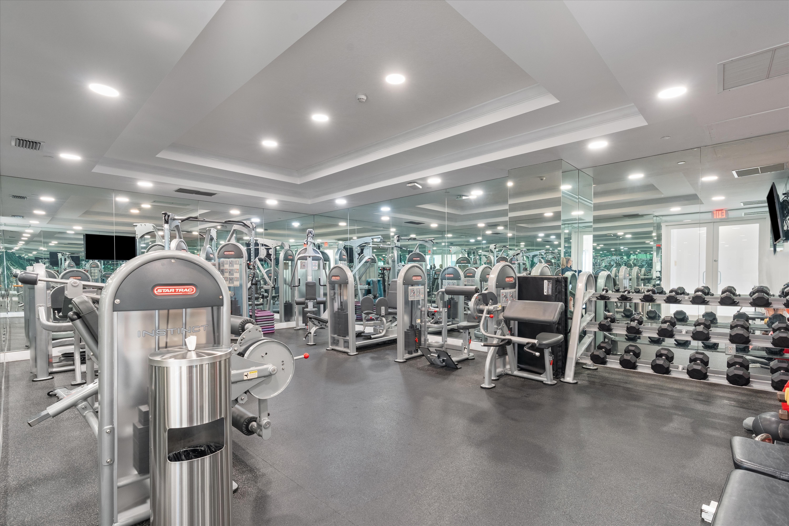 3055 Harbor Dr #2102