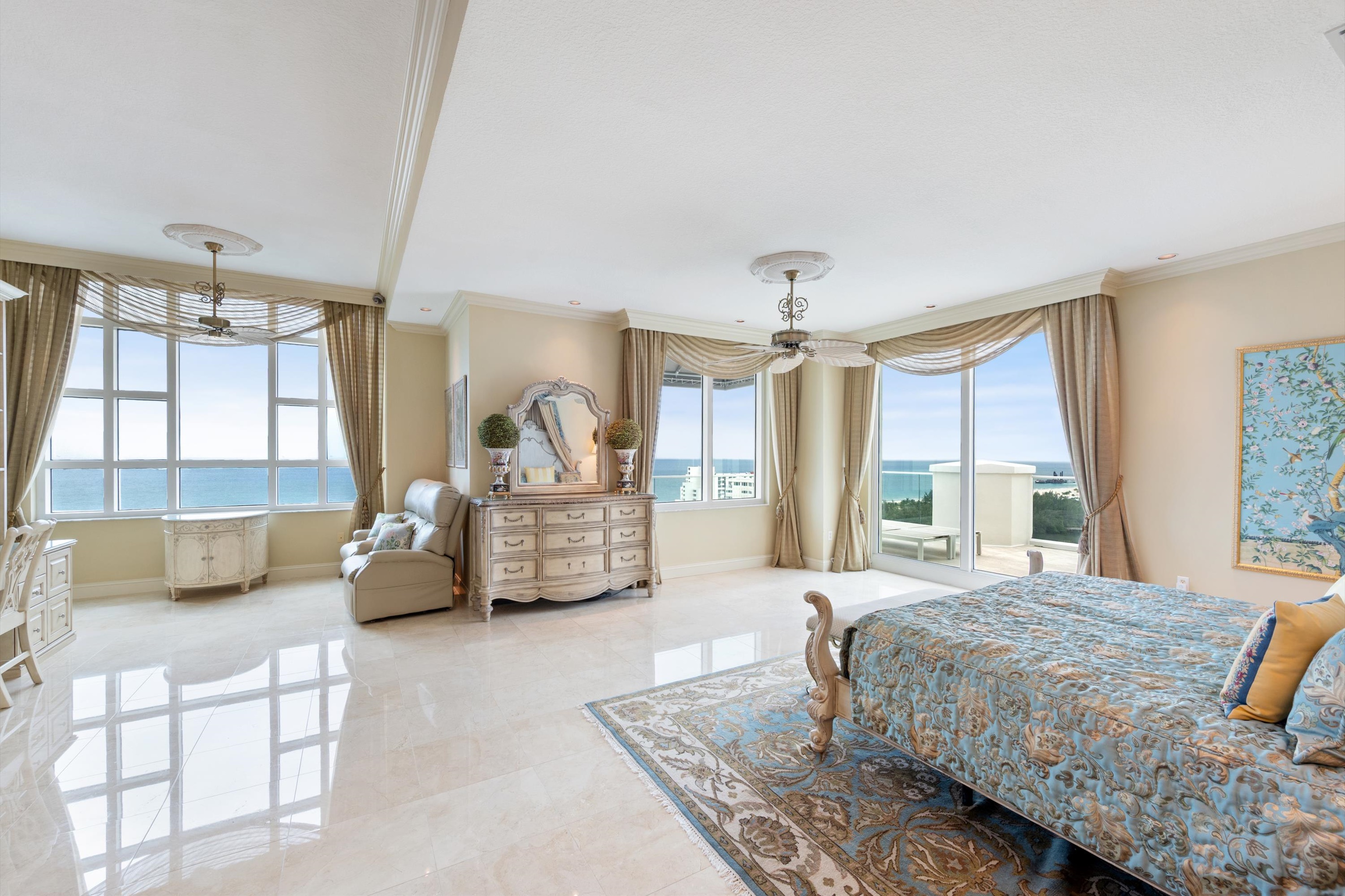 3055 Harbor Dr #2102