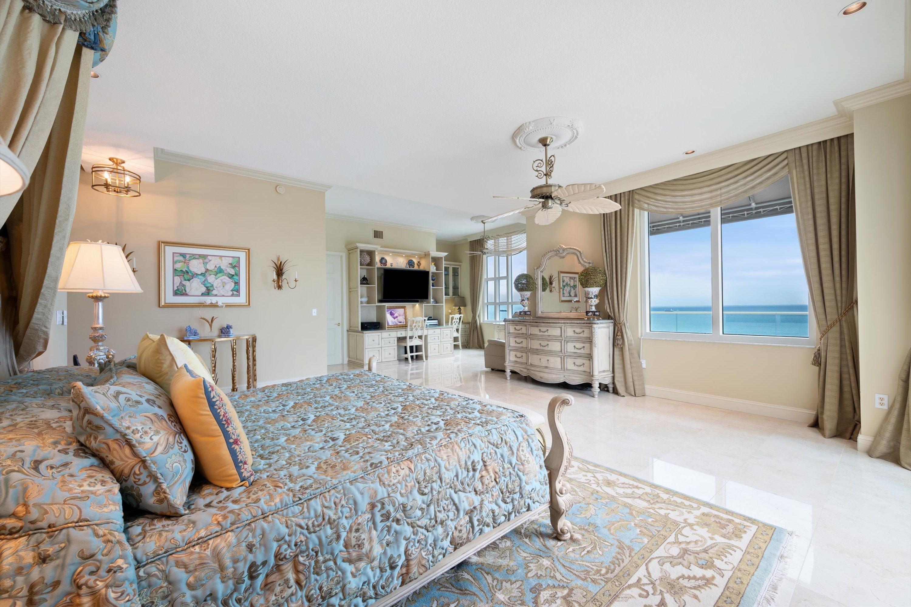 3055 Harbor Dr #2102