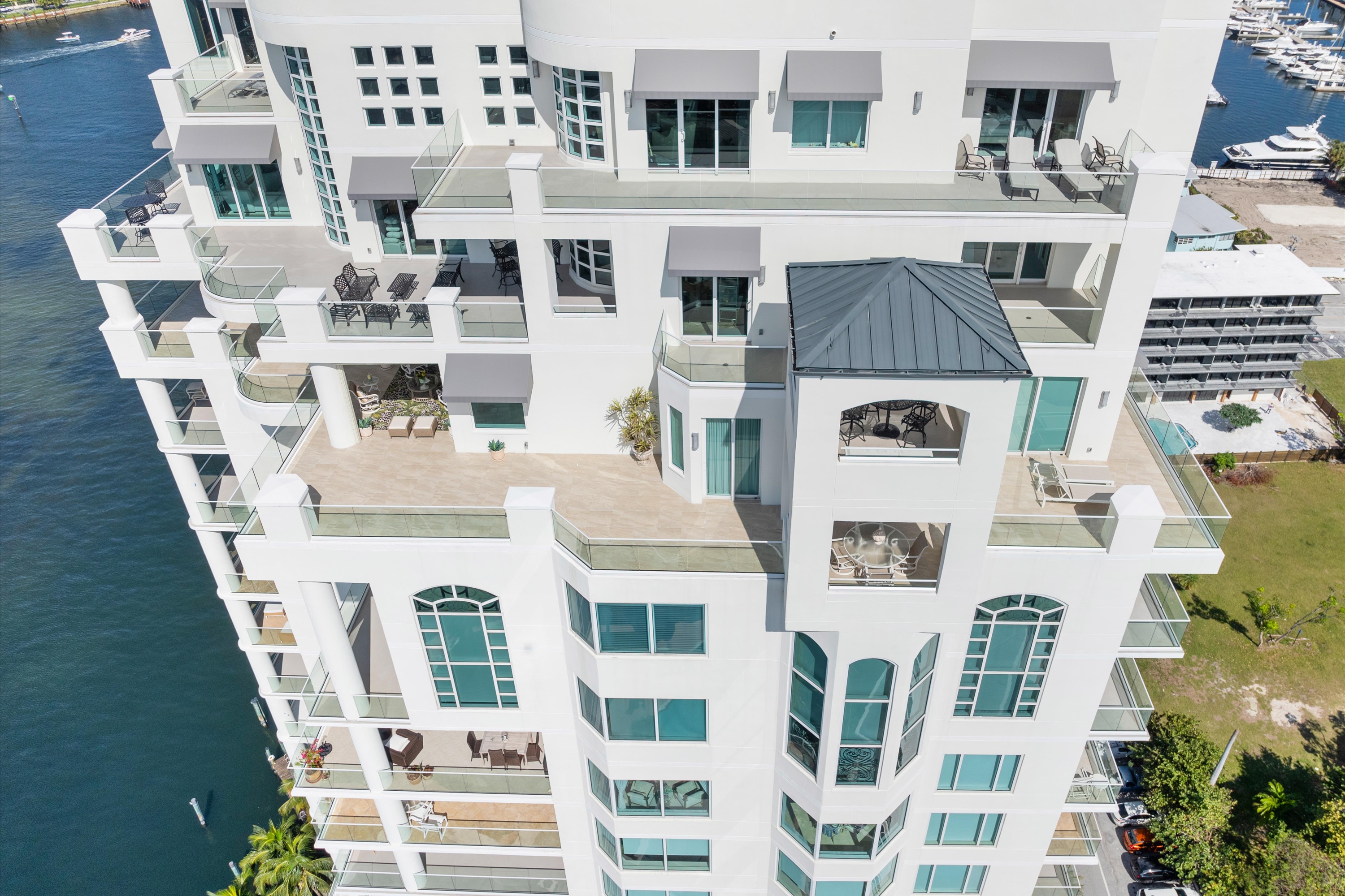 3055 Harbor Dr #2102