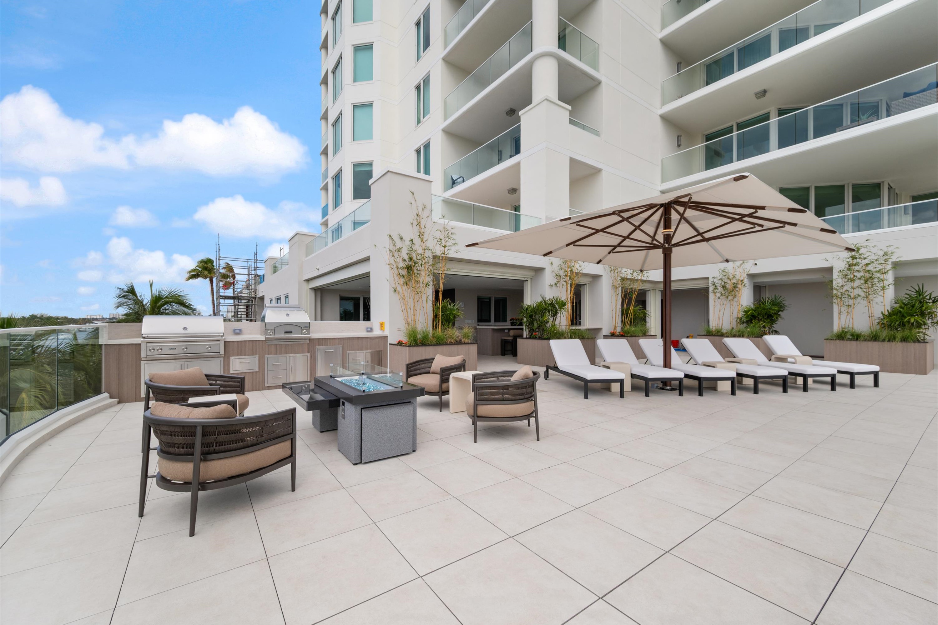 3055 Harbor Dr #2102