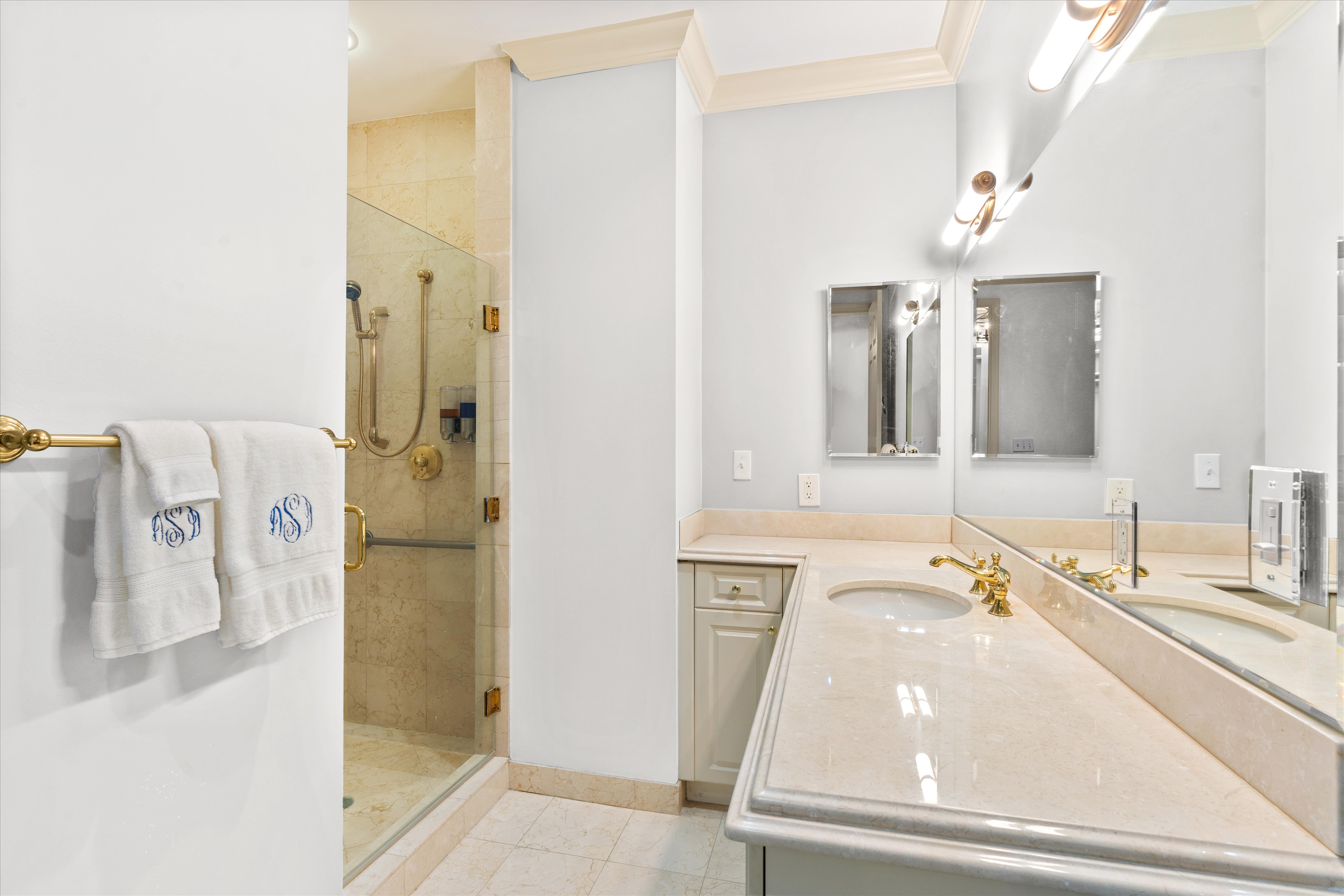 3055 Harbor Dr #2102