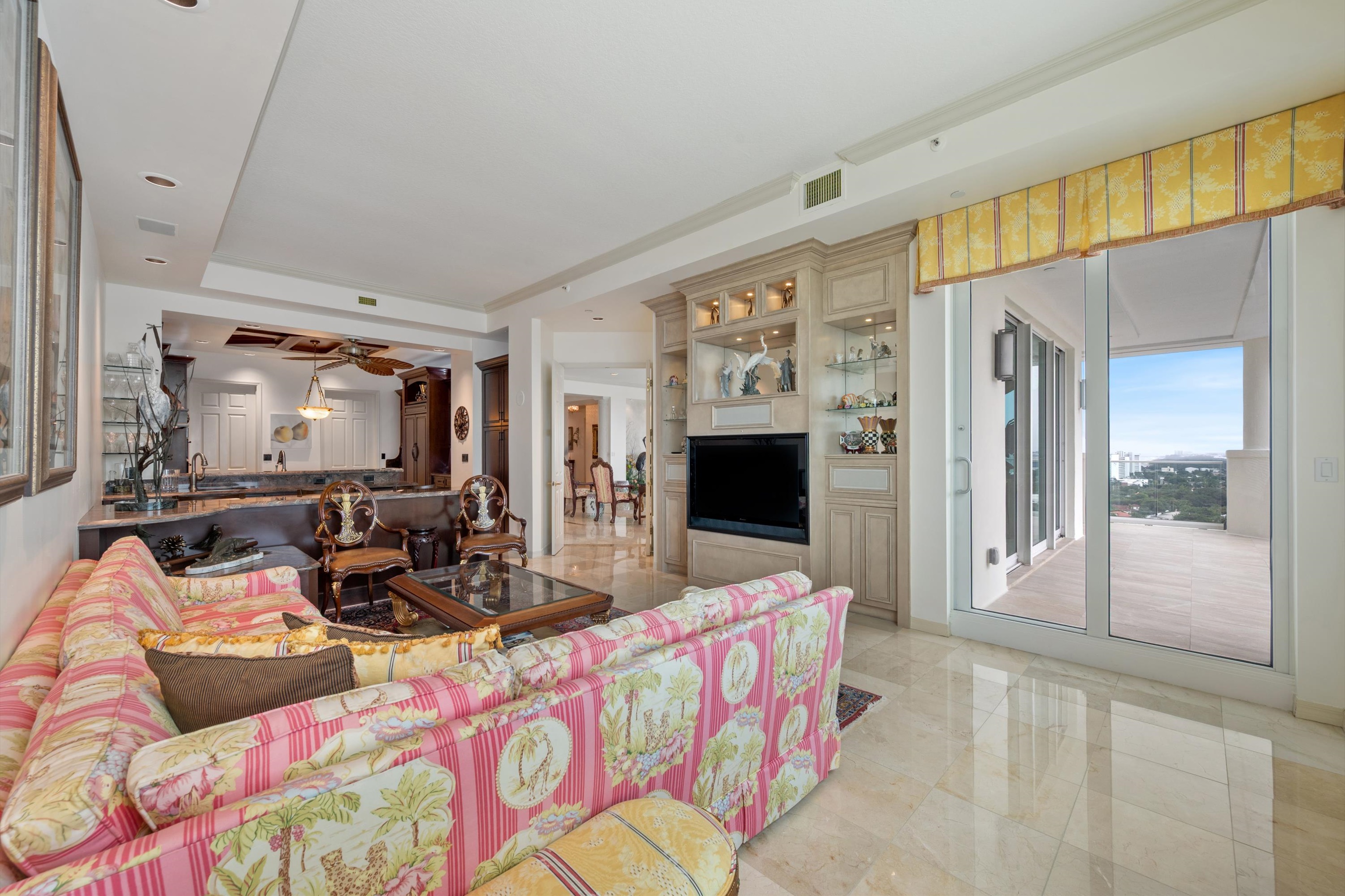 3055 Harbor Dr #2102