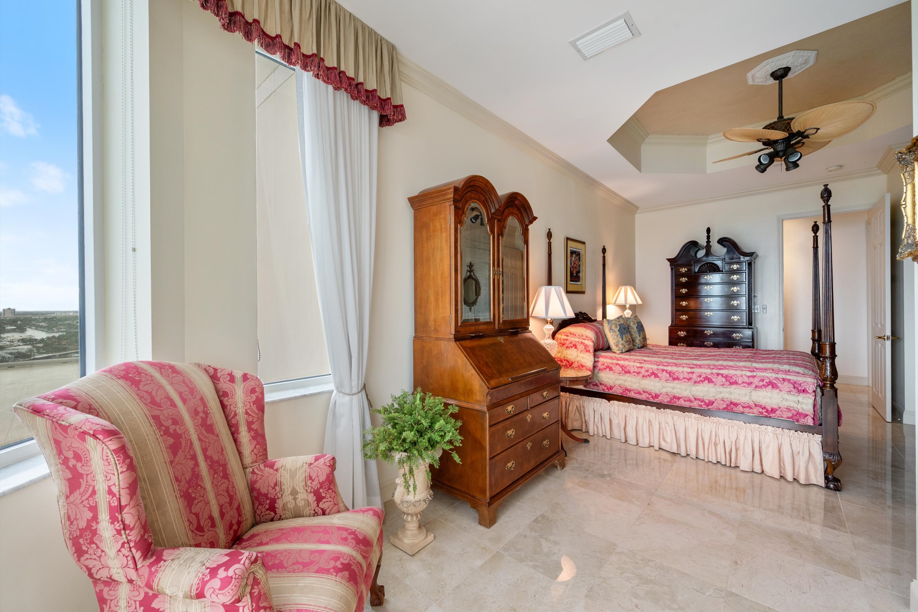 3055 Harbor Dr #2102