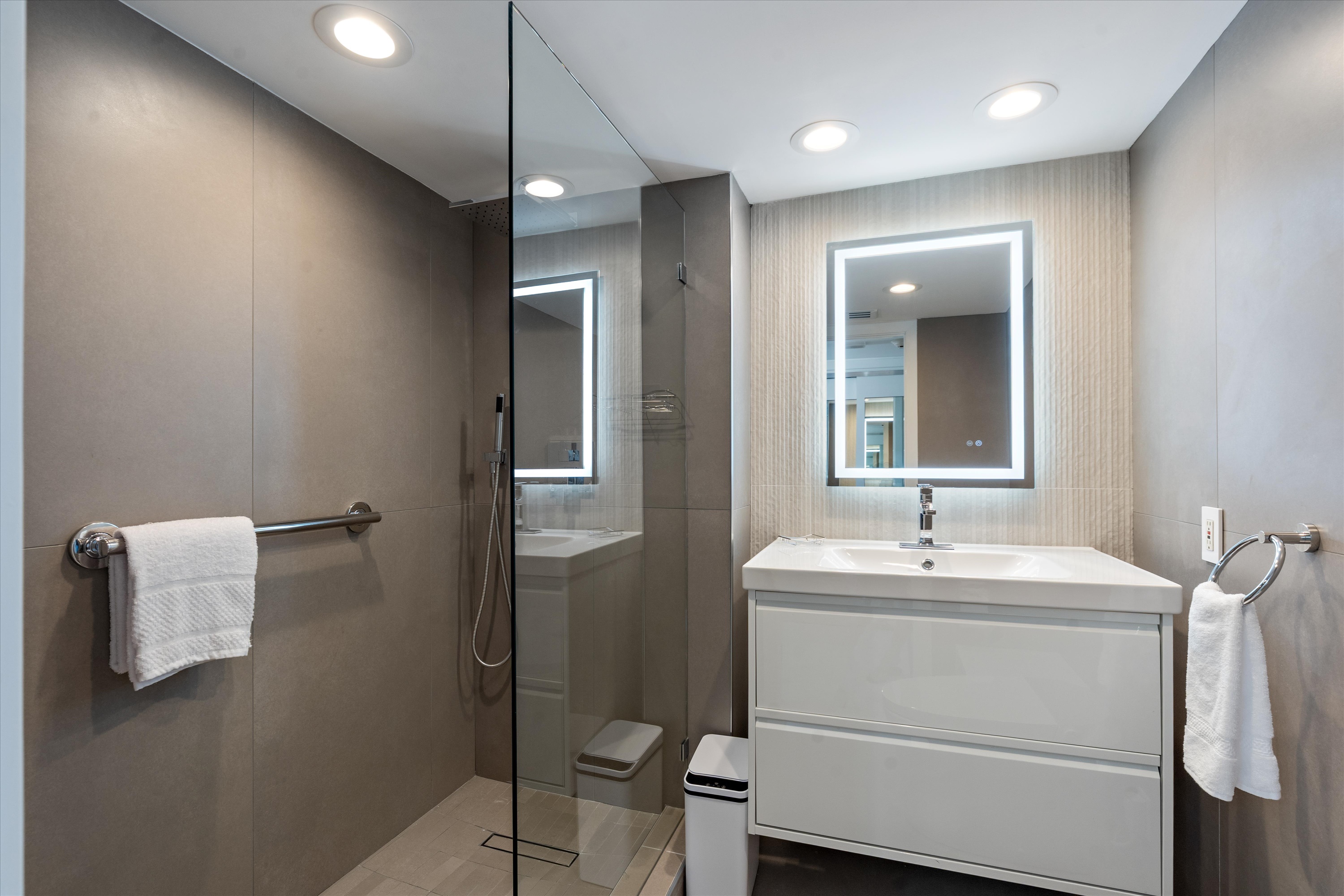 2200 S Ocean Ln #905