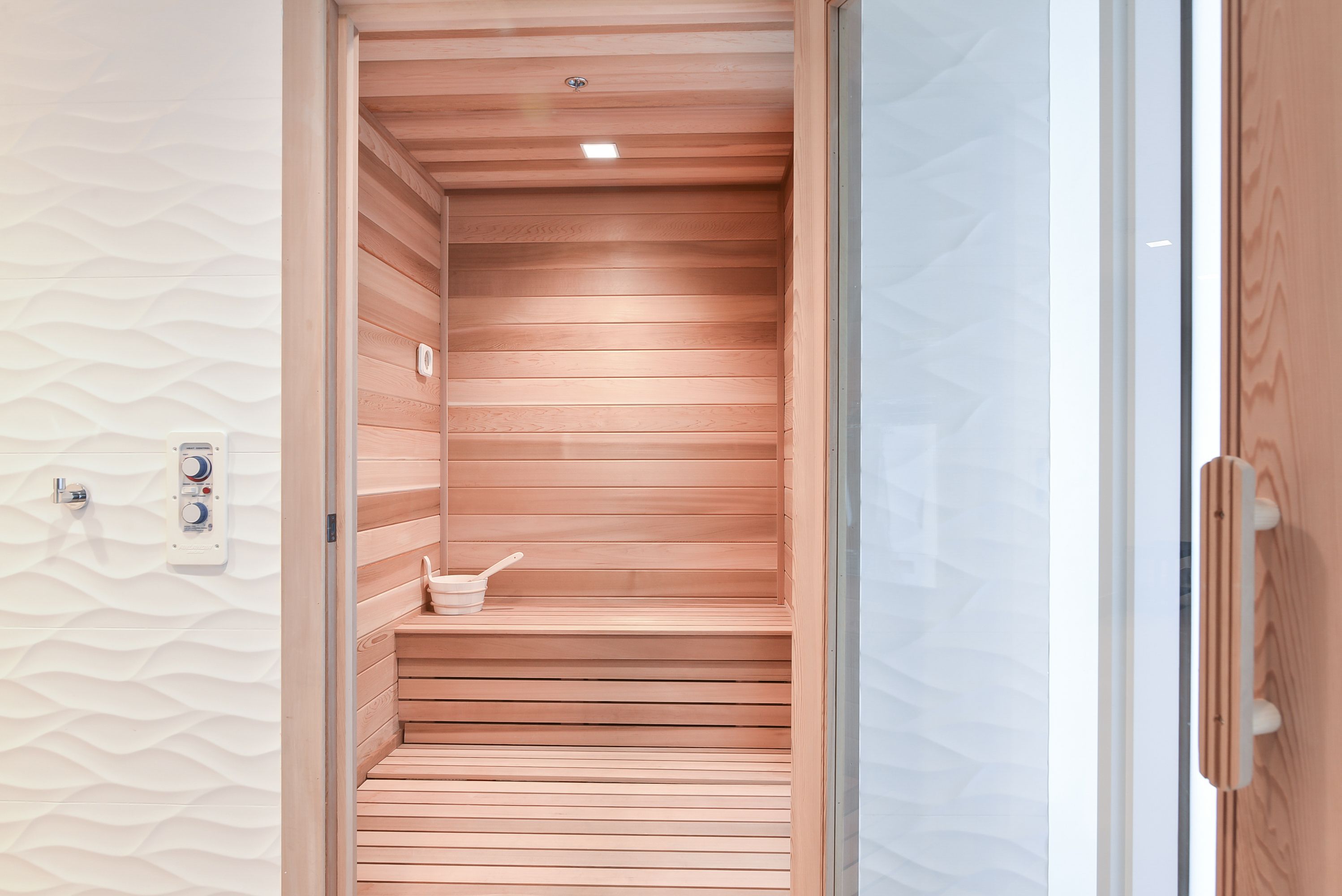 2200 S Ocean Ln #905