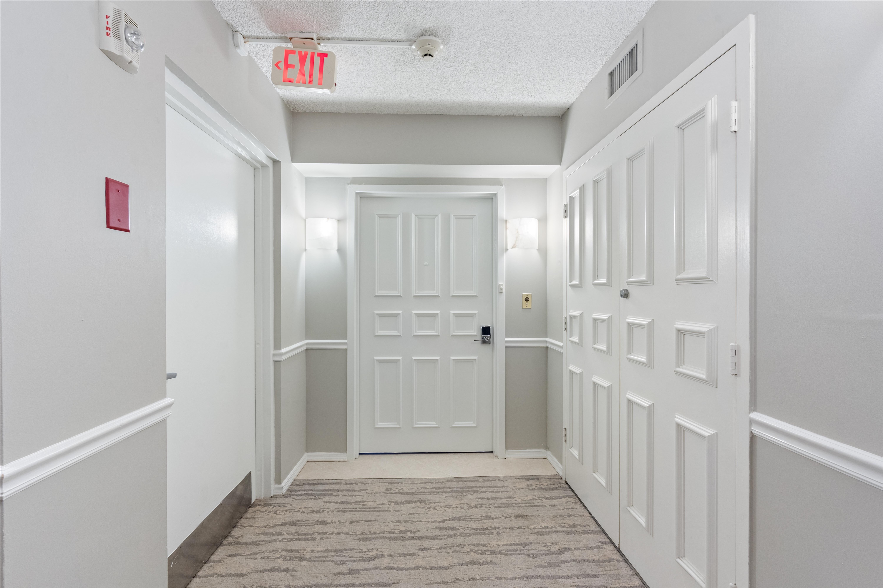 2200 S Ocean Ln #905