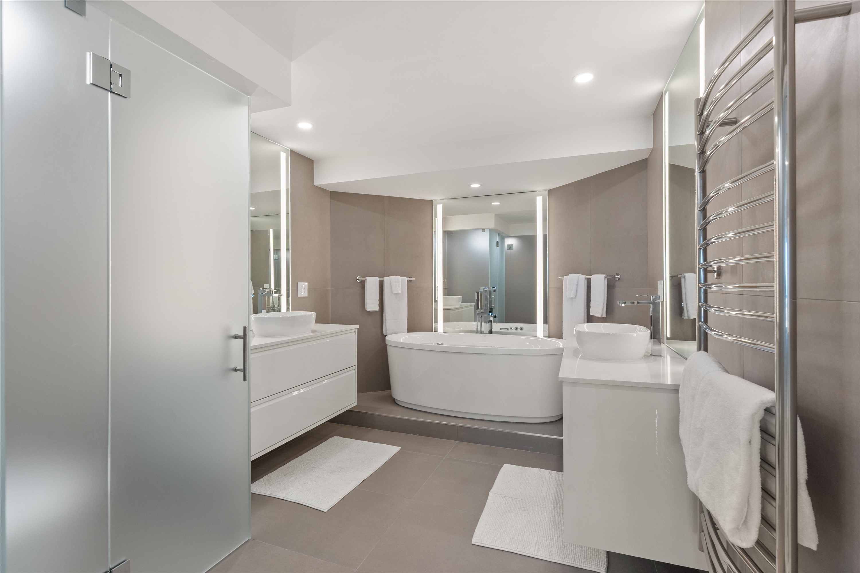 2200 S Ocean Ln #905