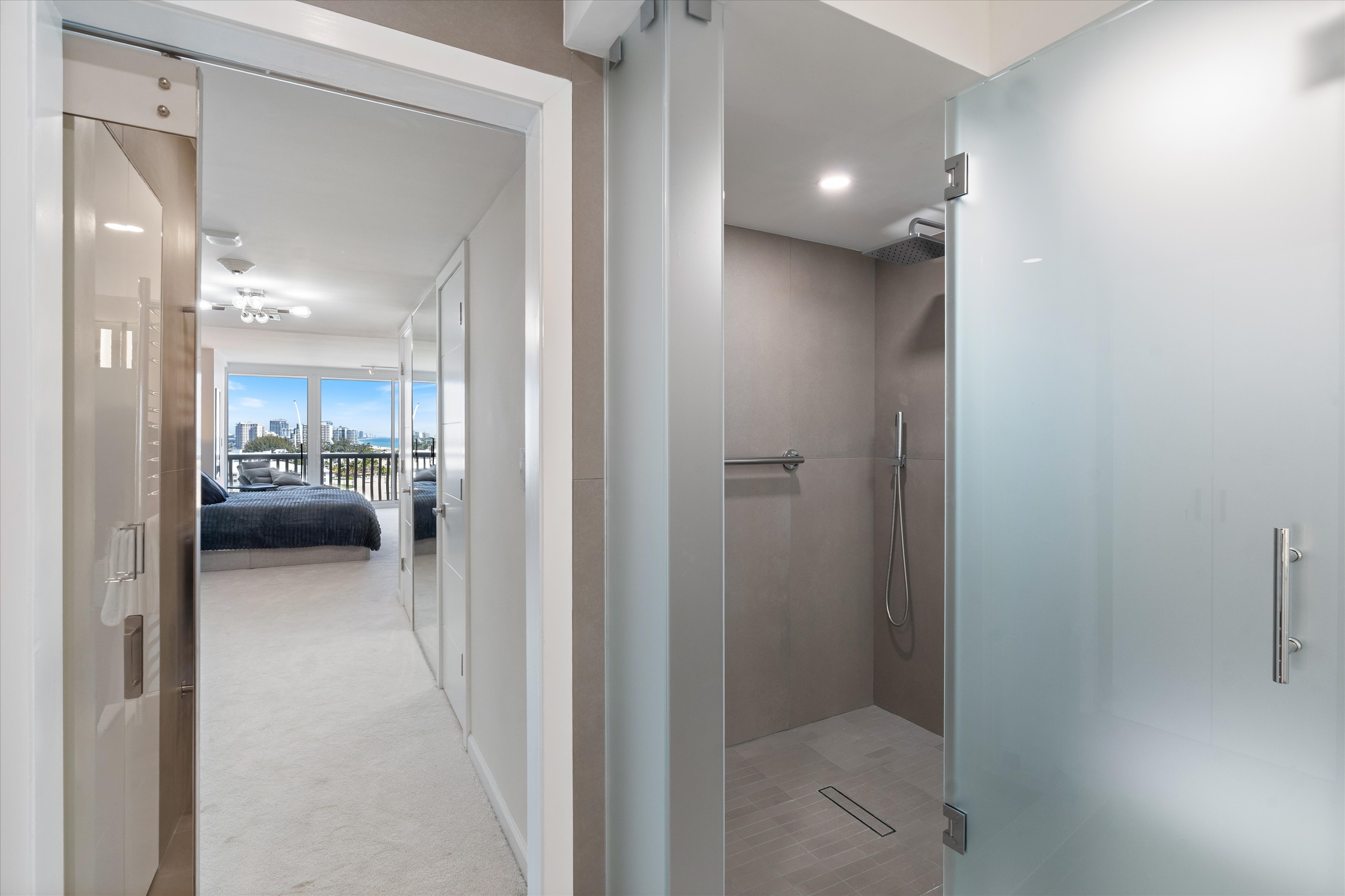 2200 S Ocean Ln #905