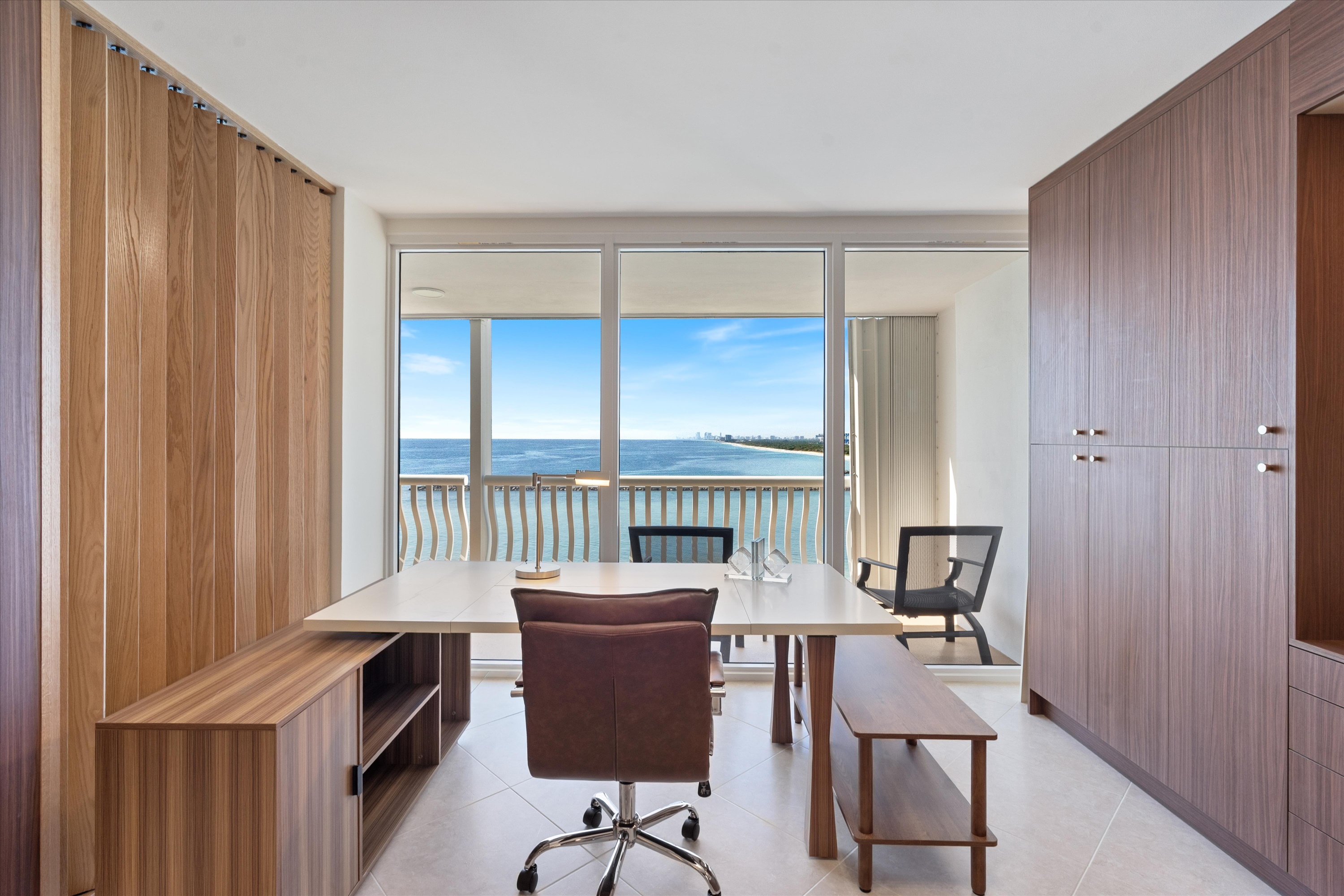 2200 S Ocean Ln #905