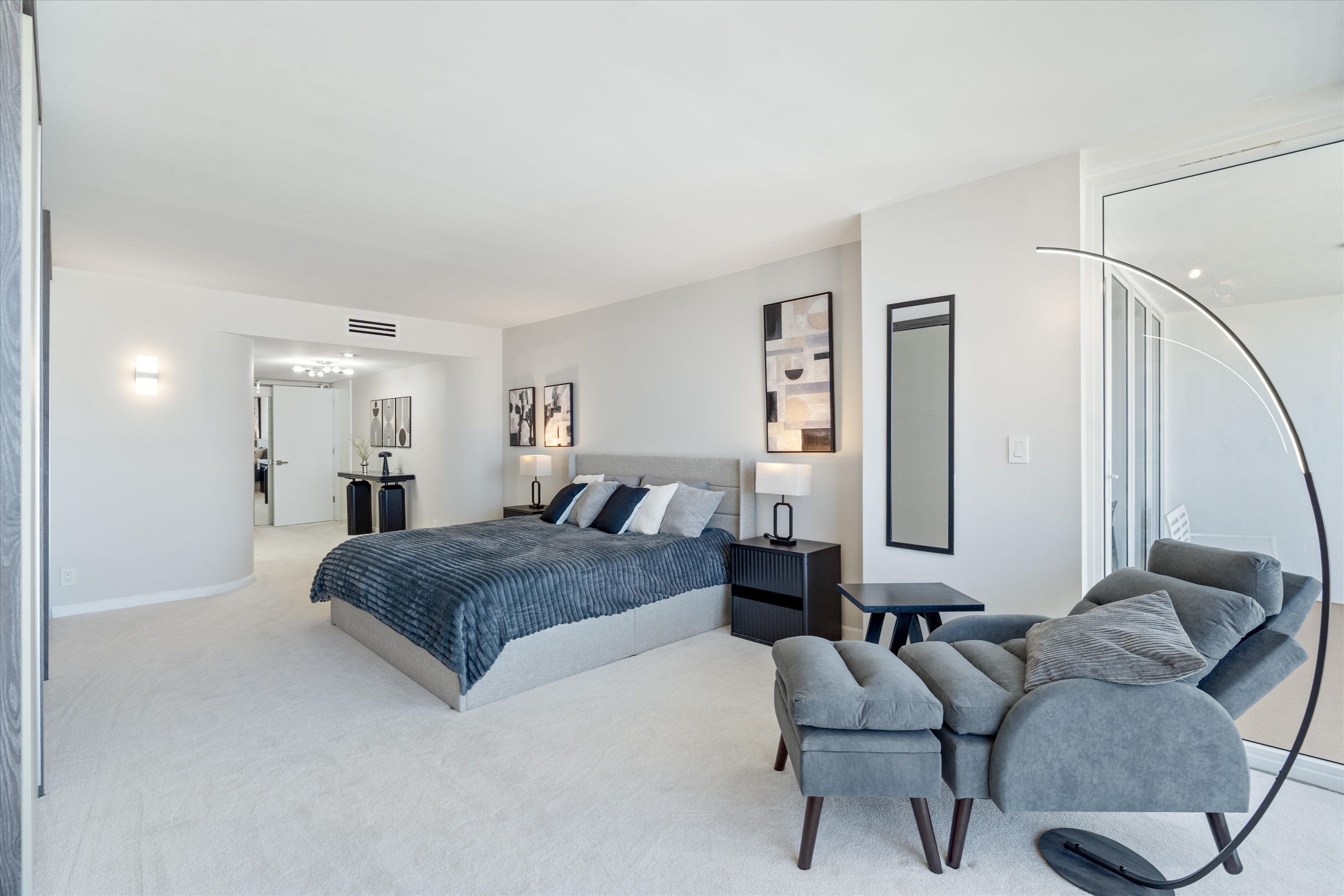 2200 S Ocean Ln #905