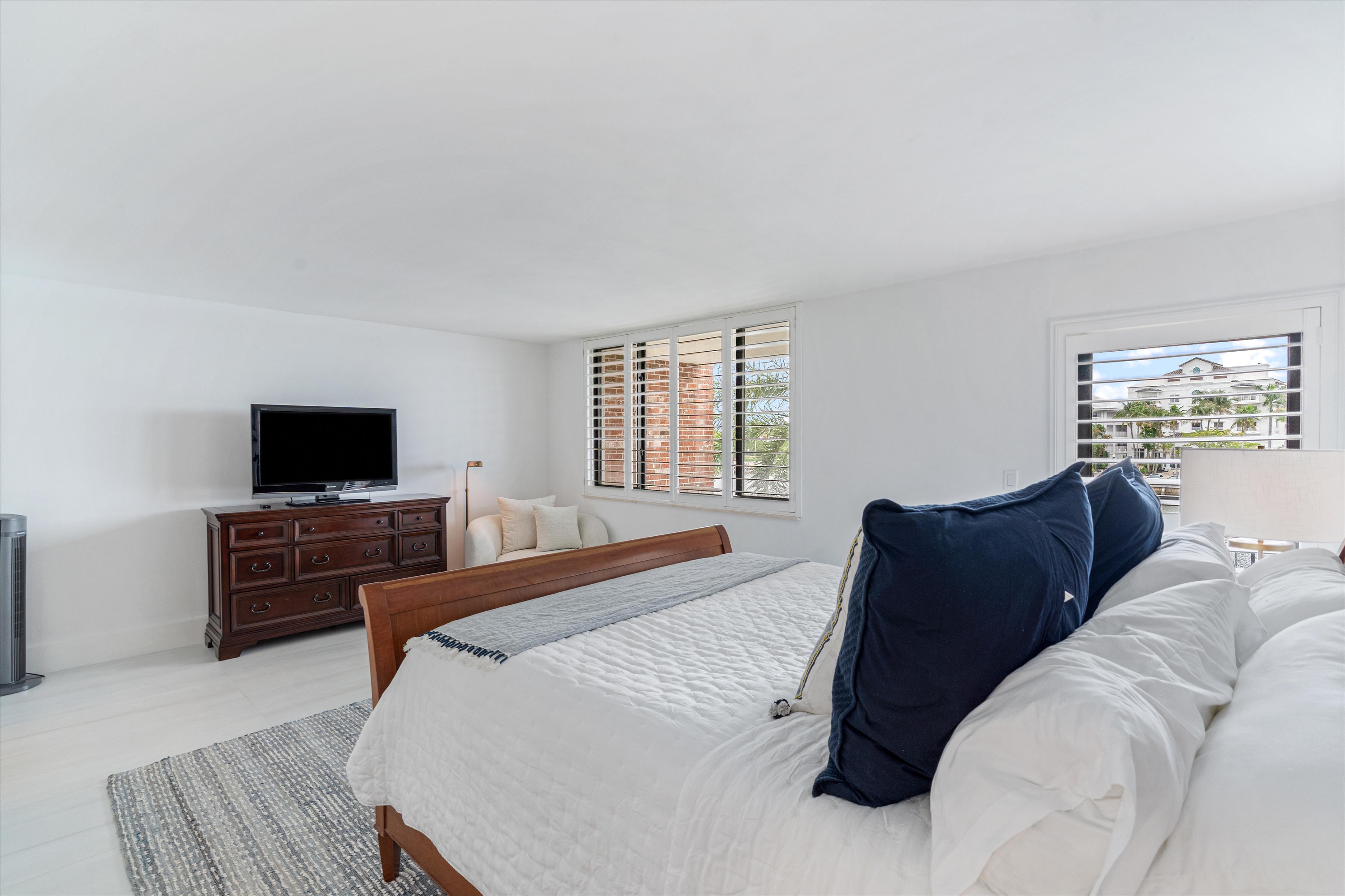 1800 S Ocean Dr #406