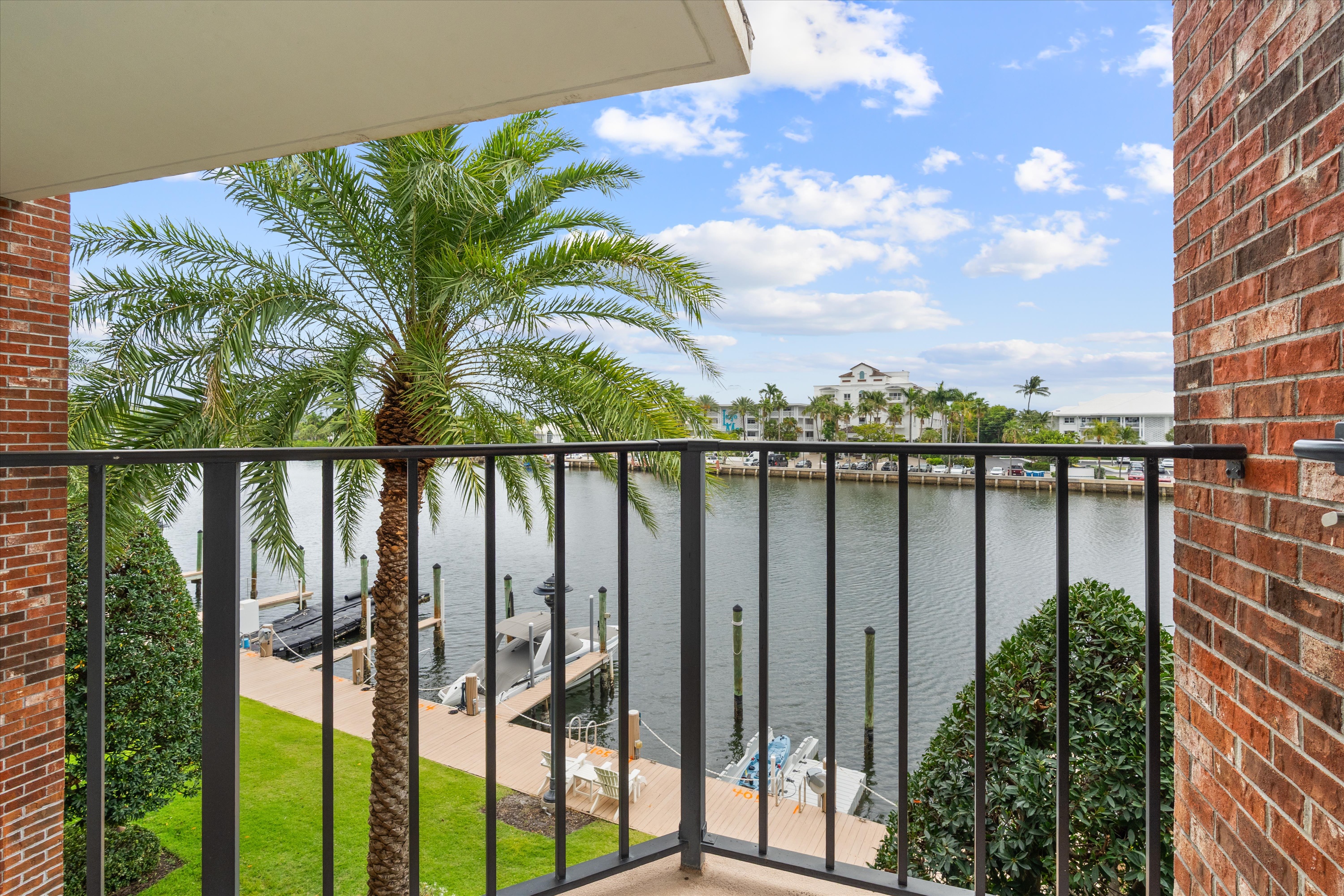 1800 S Ocean Dr #406