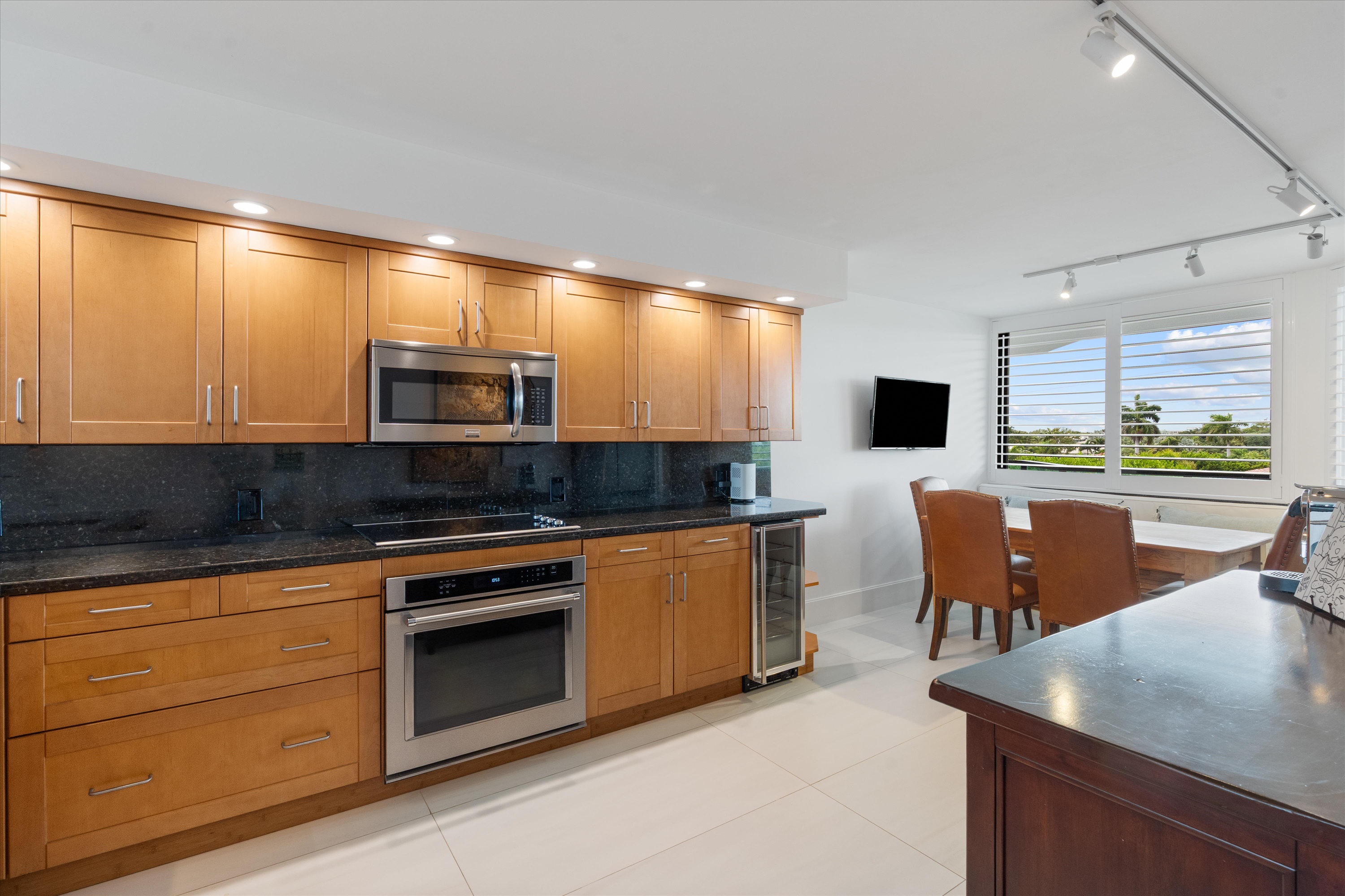 1800 S Ocean Dr #406