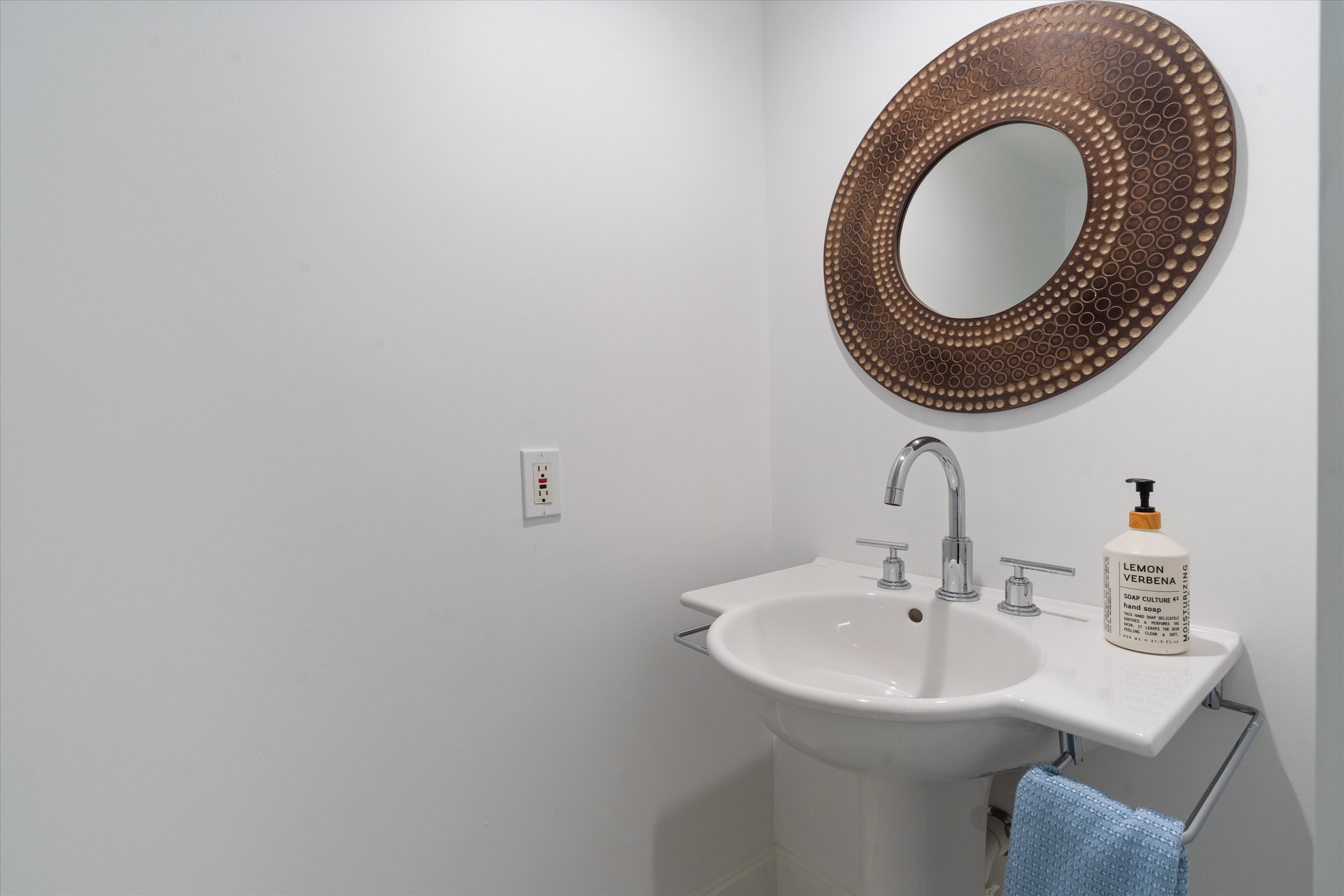 1800 S Ocean Dr #406