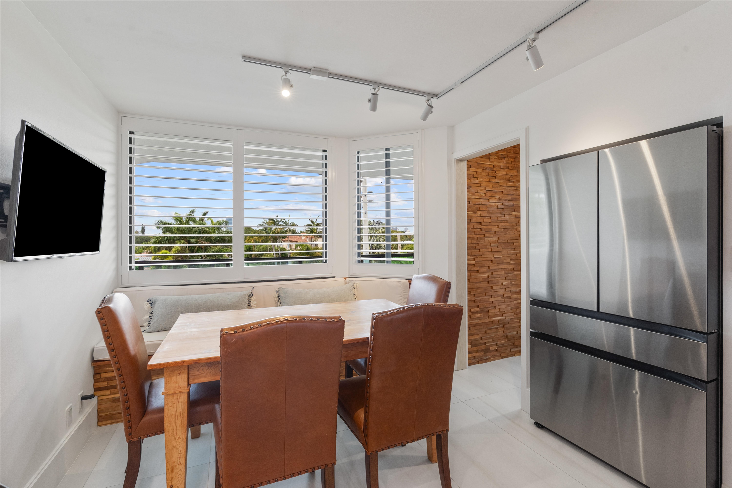 1800 S Ocean Dr #406