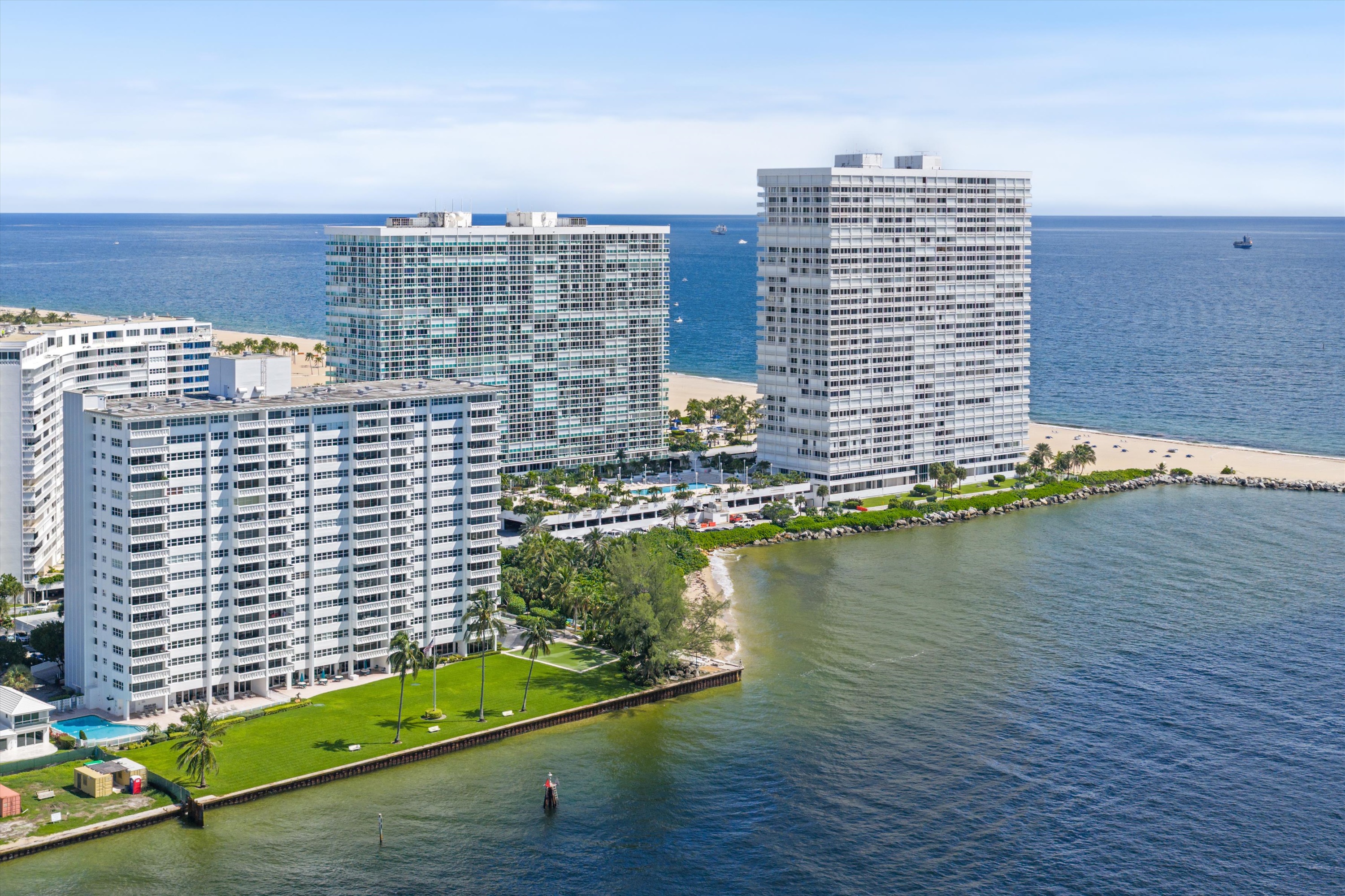 2100 S Ocean Dr #10B