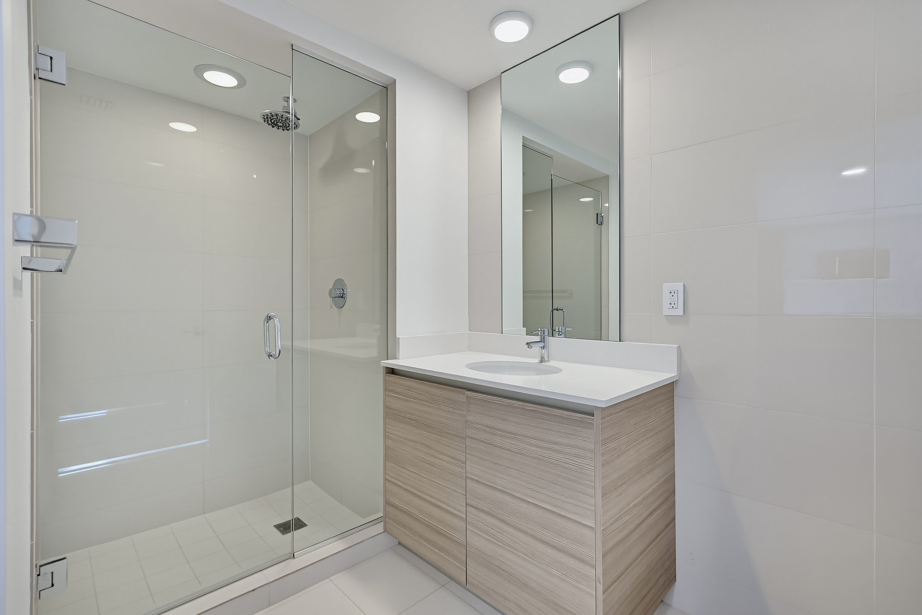 121 NE 34th St Unit# PH3206