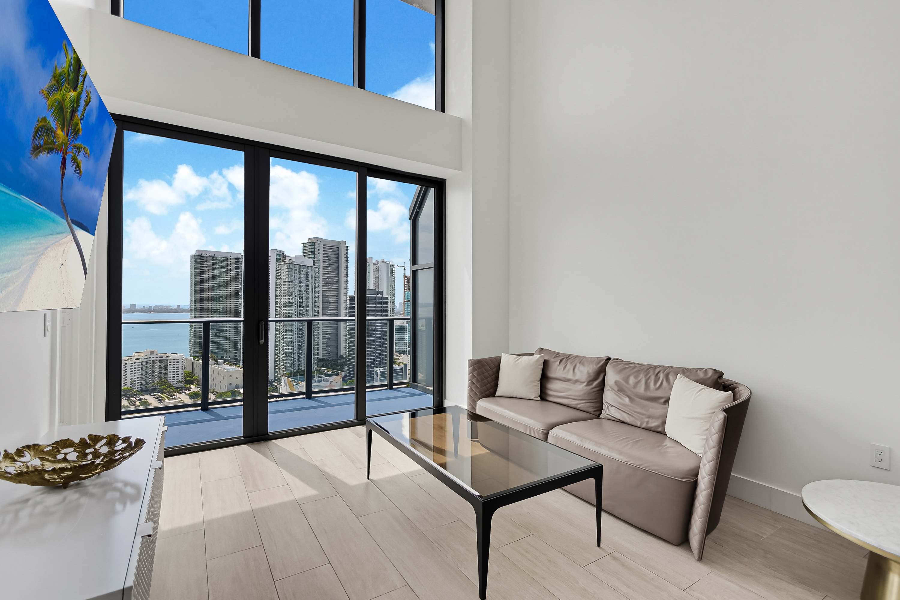 121 NE 34th St Unit# PH3206