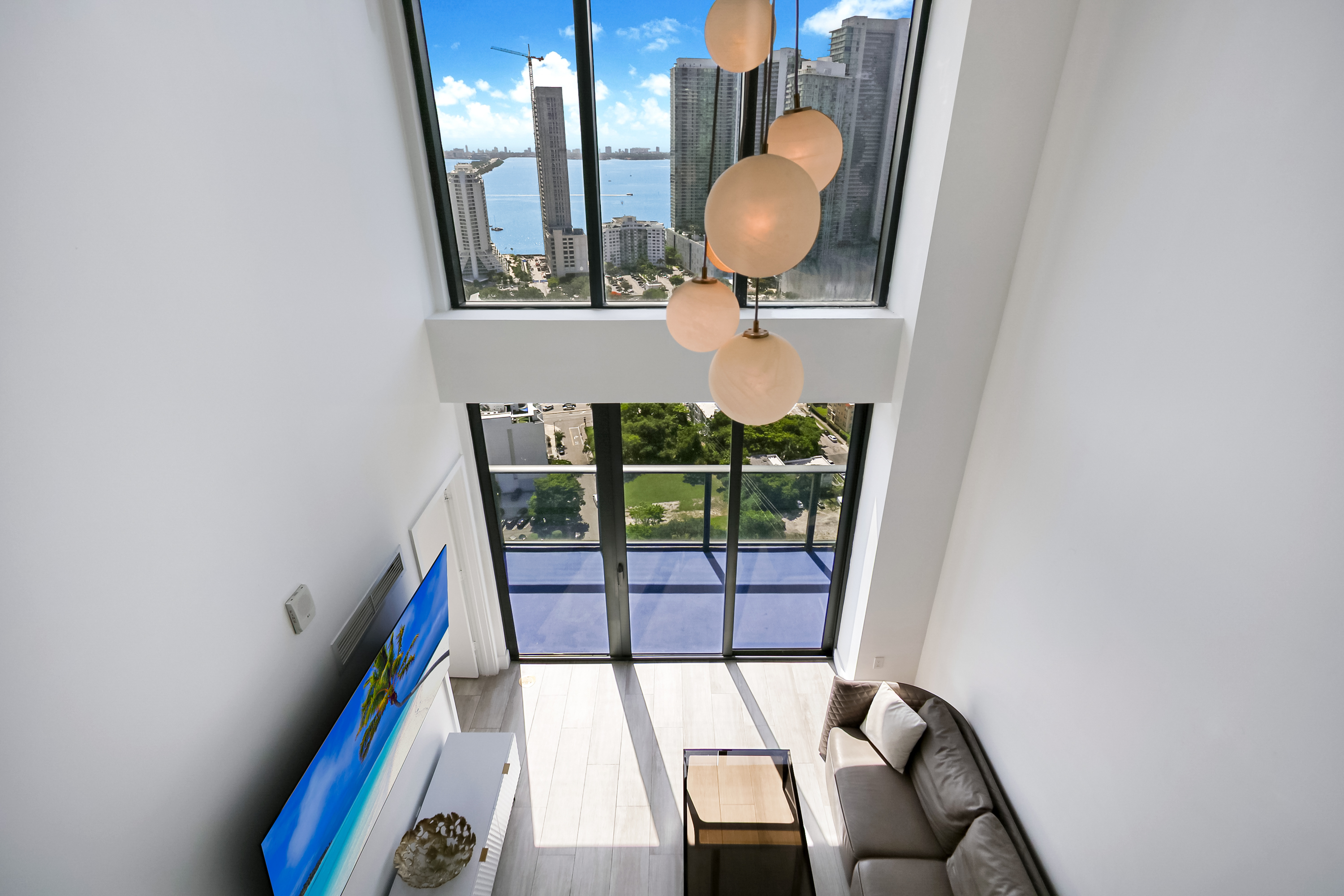 121 NE 34th St Unit# PH3206