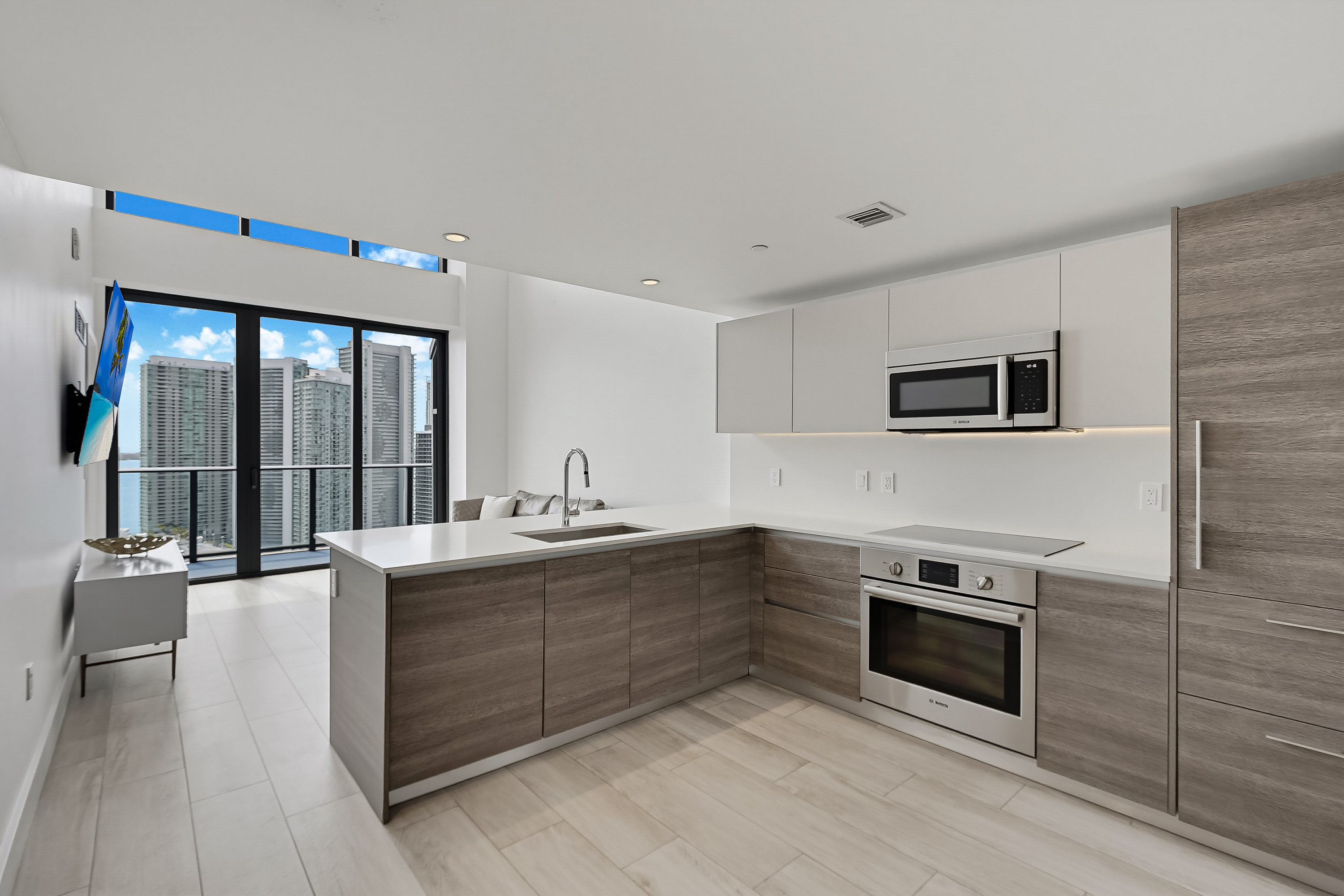 121 NE 34th St Unit# PH3206