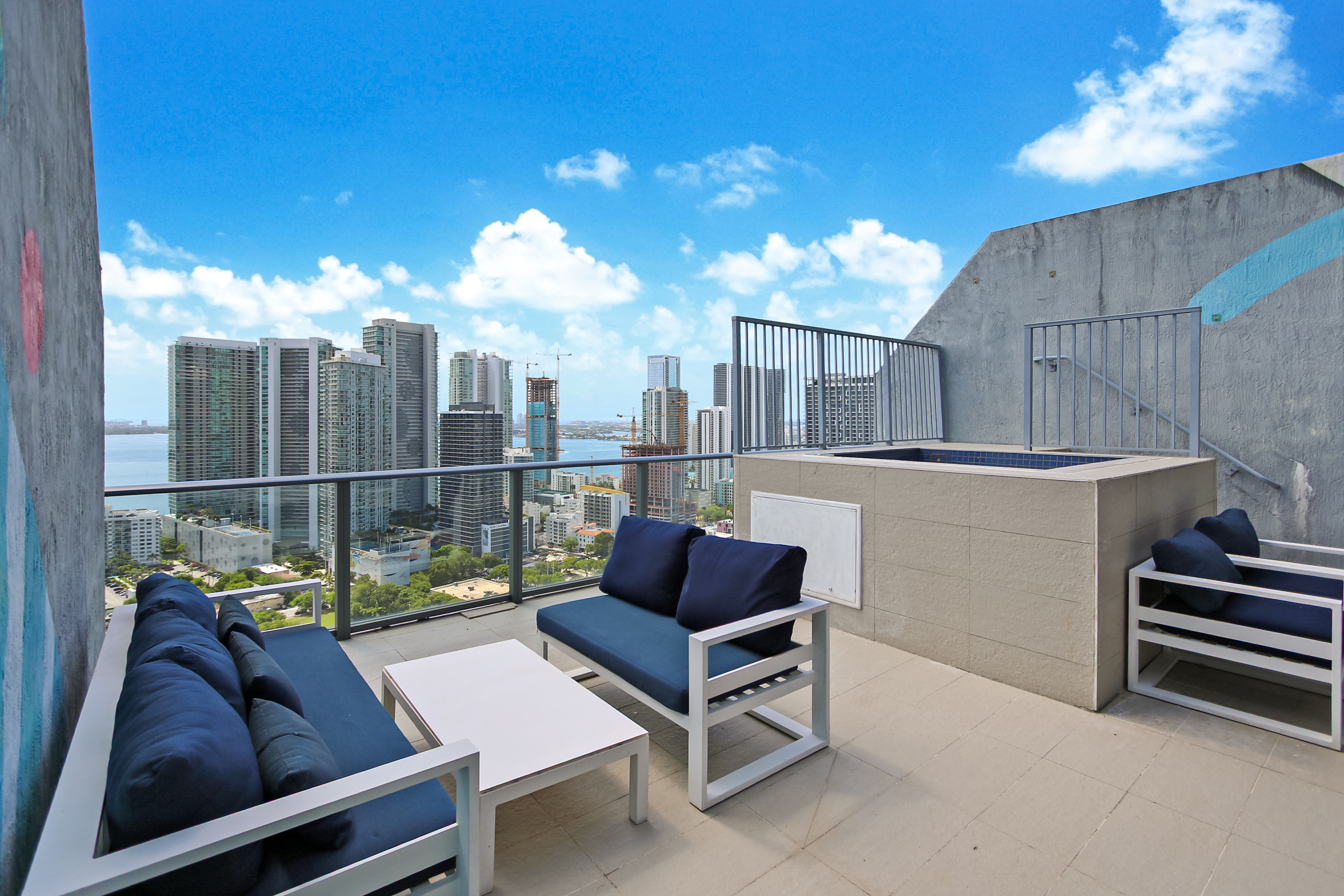 121 NE 34th St Unit# PH3206