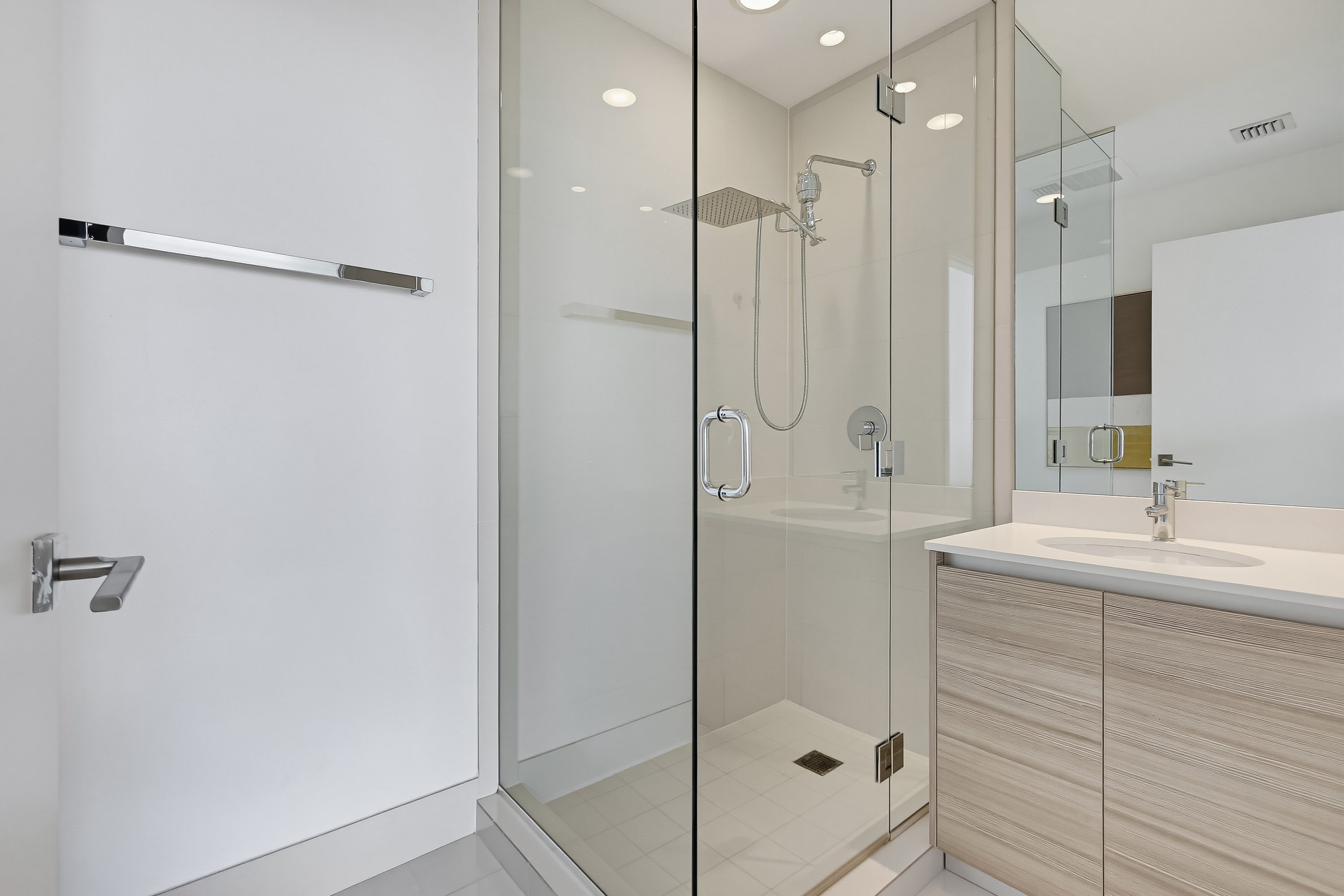 121 NE 34th St Unit# PH3206