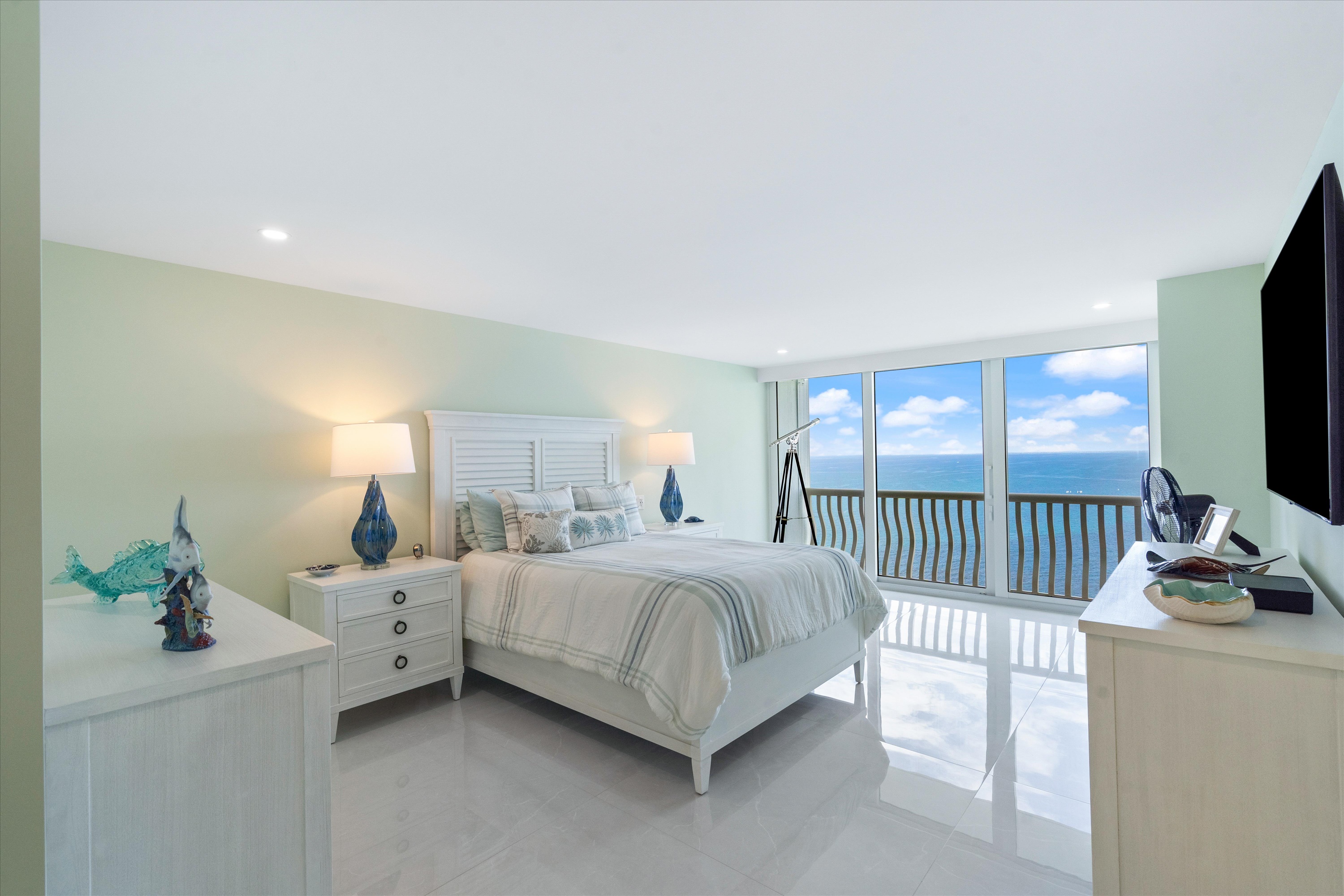 2200 S Ocean Ln #2804
