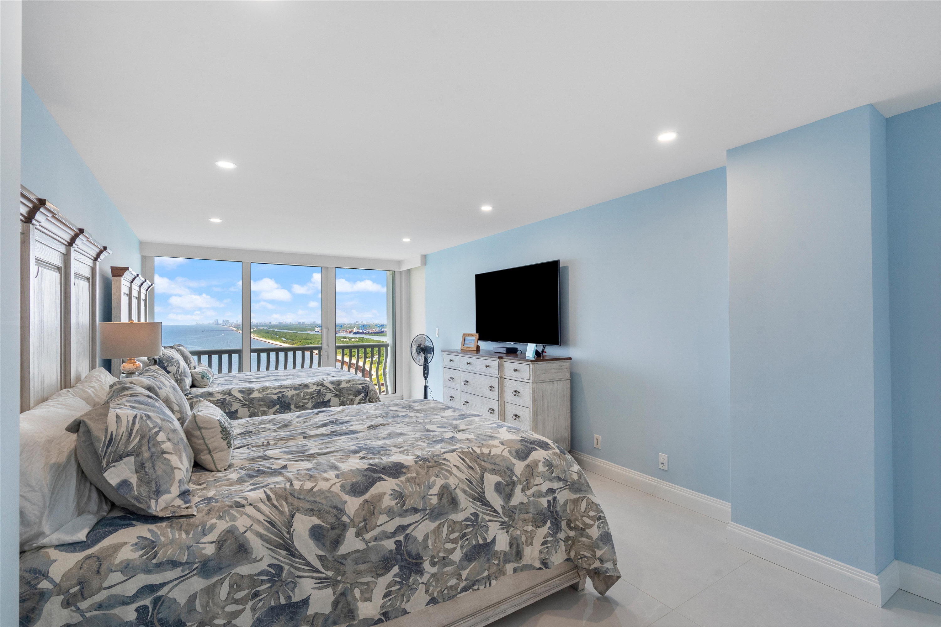 2200 S Ocean Ln #2804