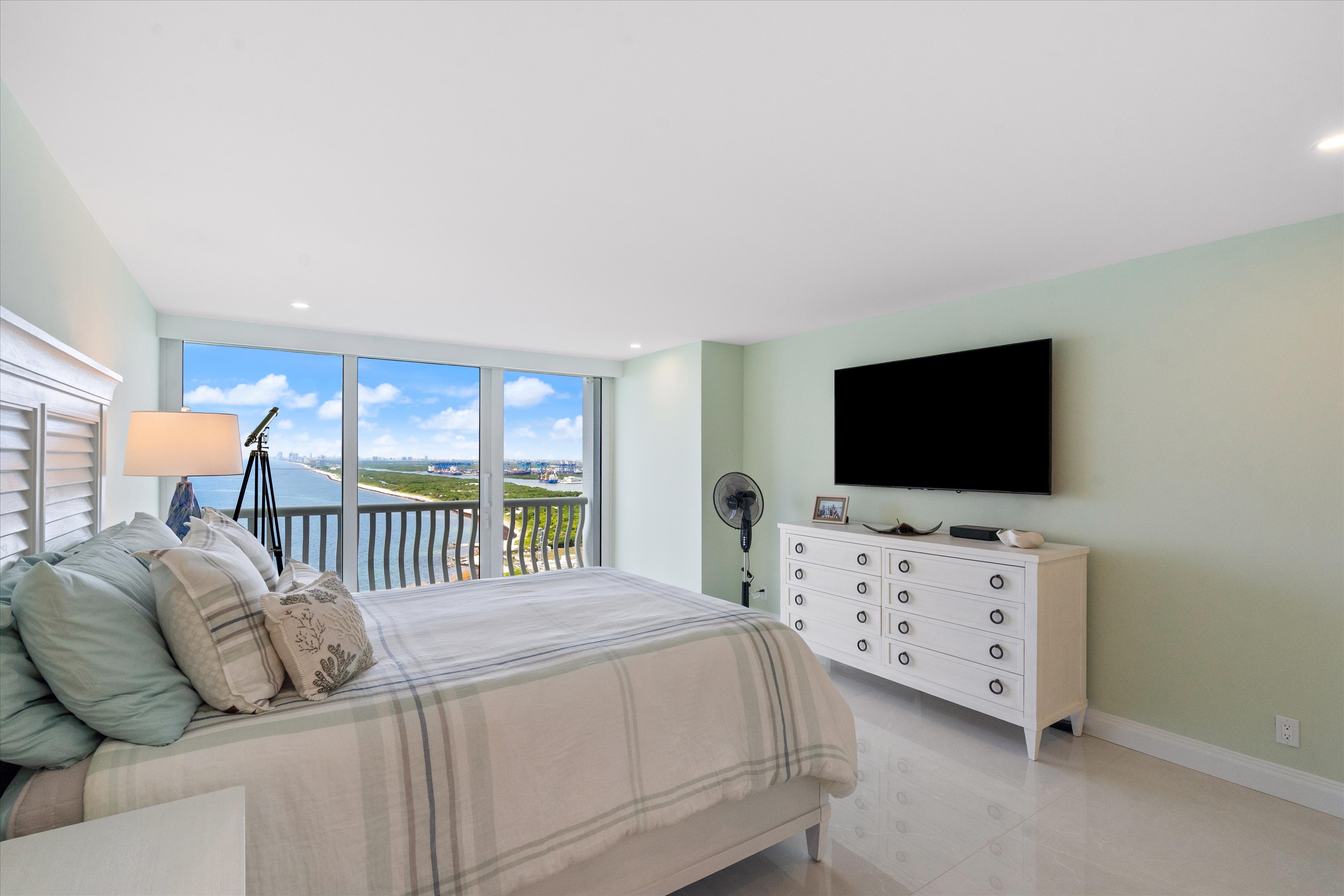 2200 S Ocean Ln #2804