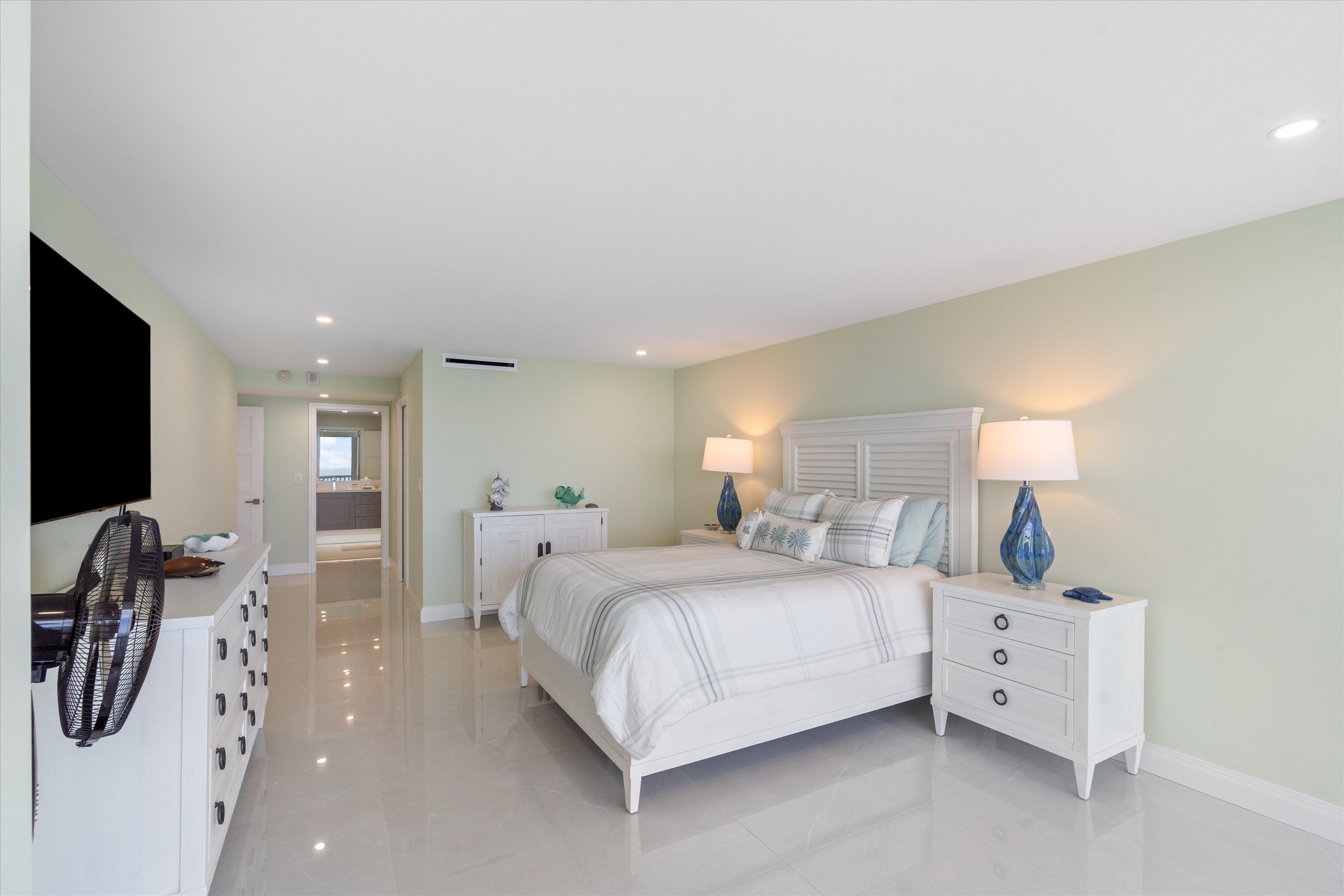 2200 S Ocean Ln #2804