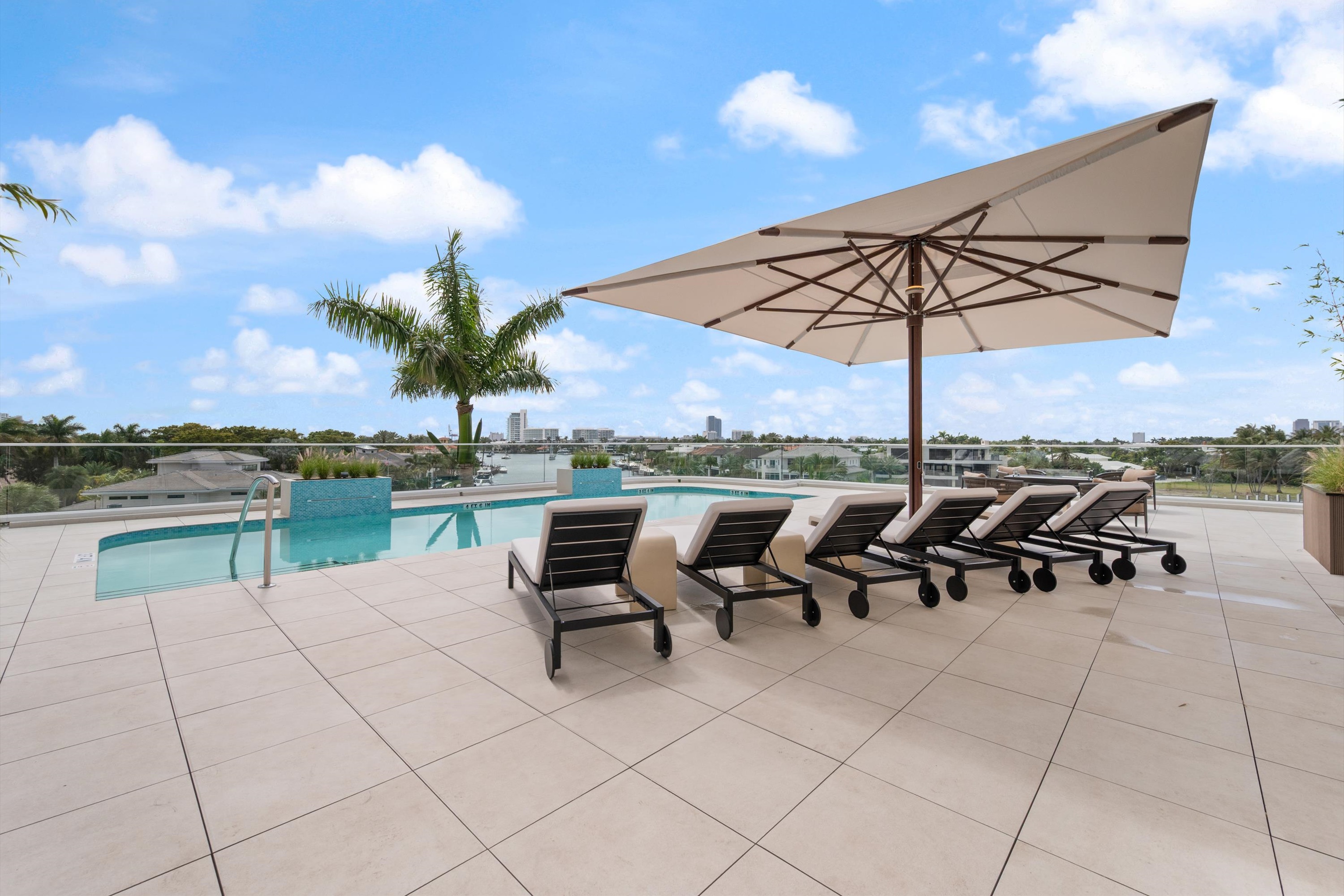 3055 Harbor Dr #1202