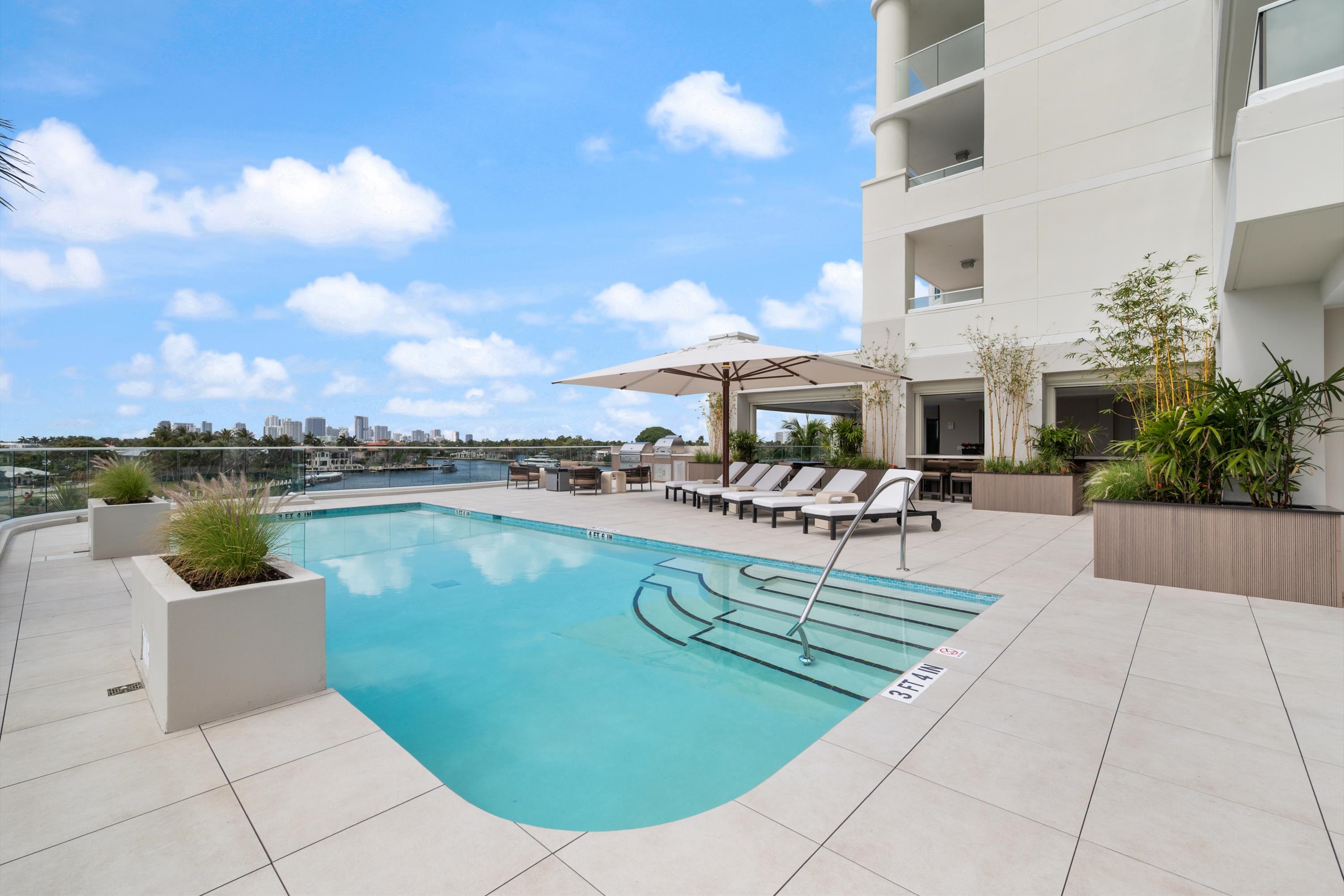 3055 Harbor Dr #1202