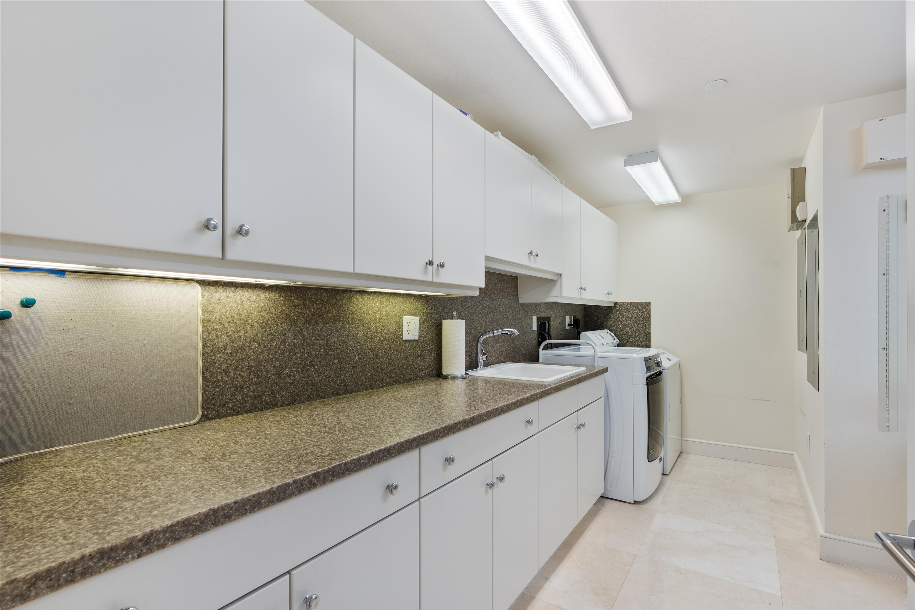 3055 Harbor Dr #1202